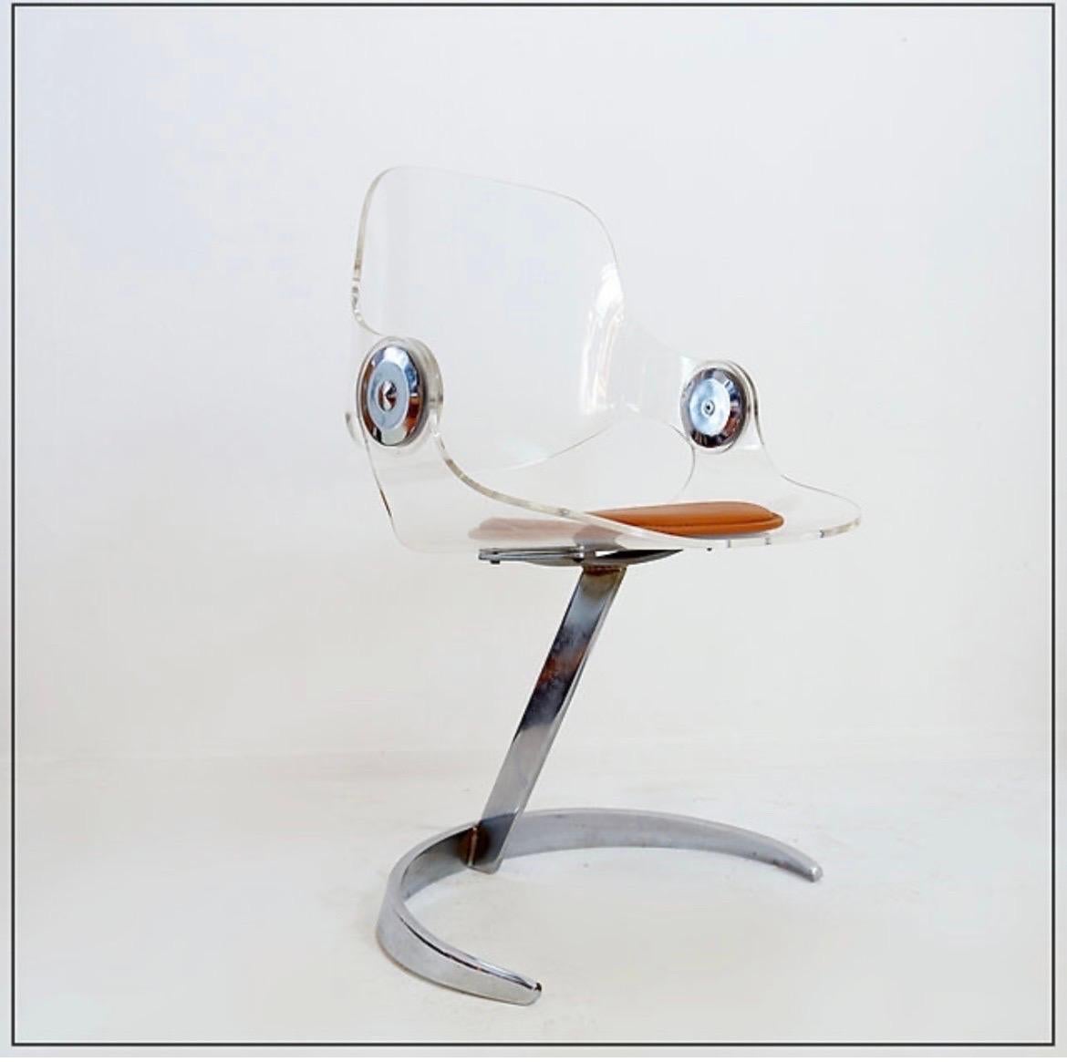 Chair by Boris Tabacoff for MMM, 1970s

Wear consistent with age and use
 

Mobilier Modulaire Moderne
Measures : 52x47cm H:82cm SH:43cm 
Materials : altuglas, chrome-plated steel
non-original chair pad
