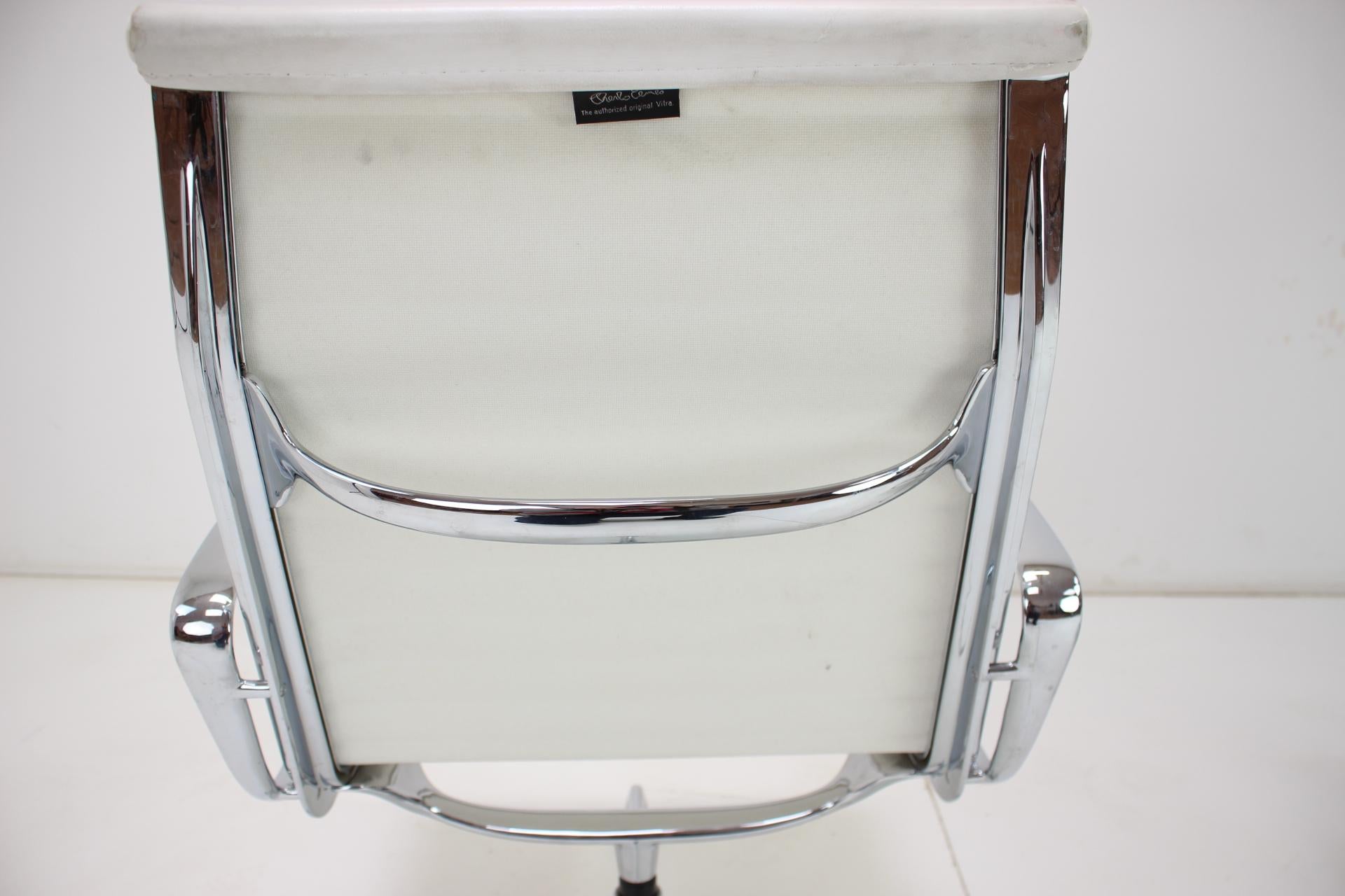 Stuhl von Charles & Ray Eames für Vitra, EA 107 im Angebot 6