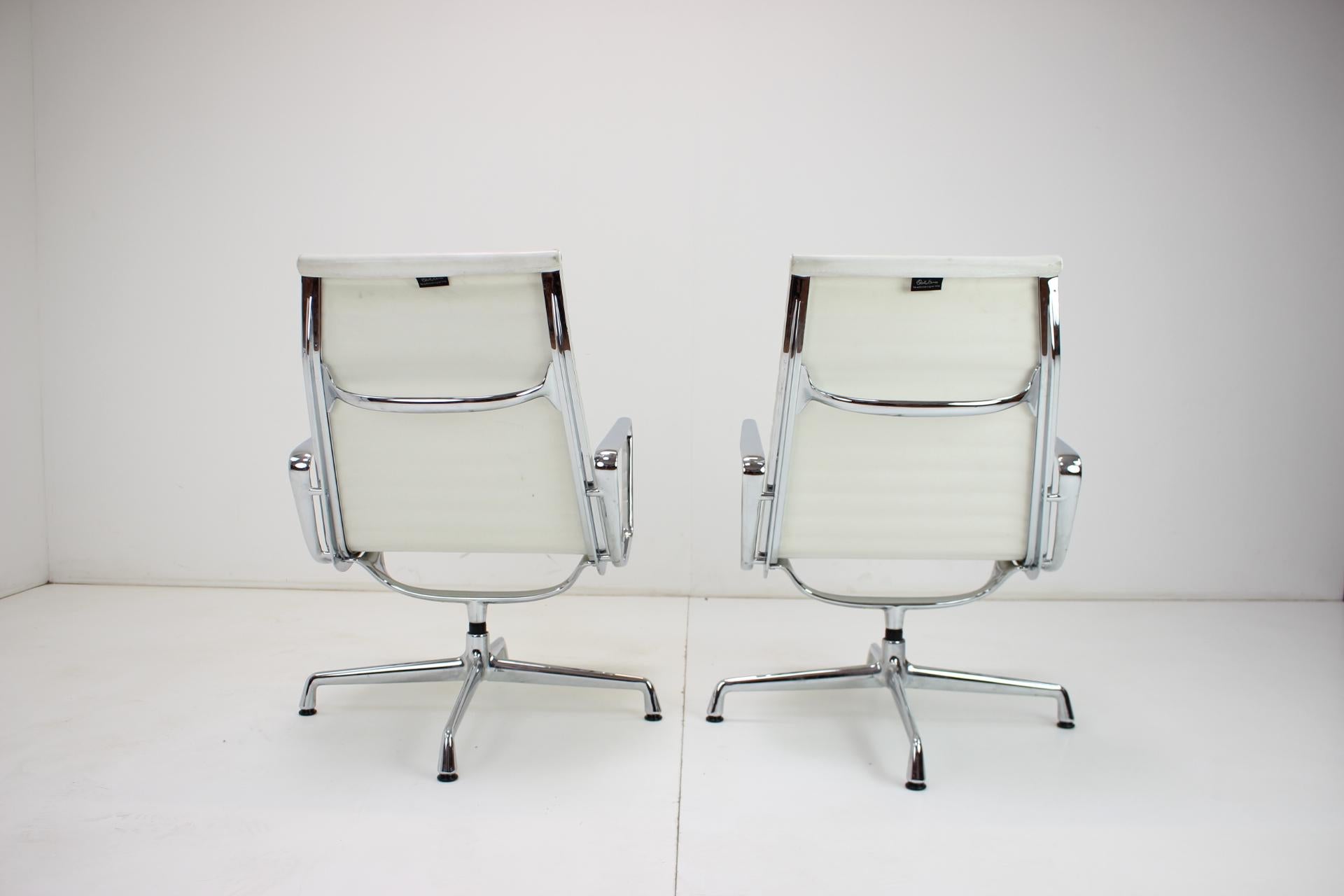  Chaise de Charles & Ray Eames pour Vitra, EA 107 Bon état - En vente à Praha, CZ