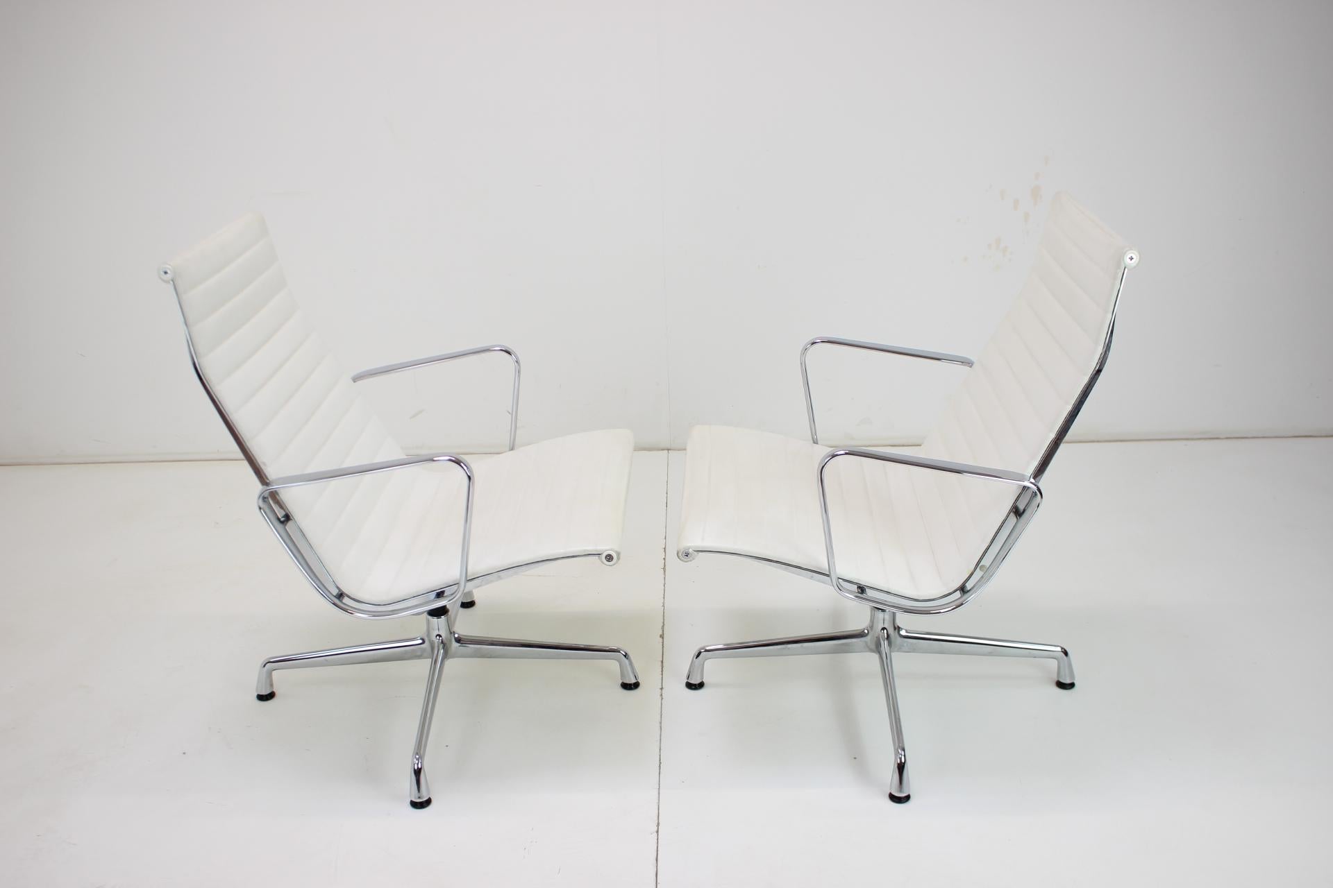 XXIe siècle et contemporain  Chaise de Charles & Ray Eames pour Vitra, EA 107 en vente