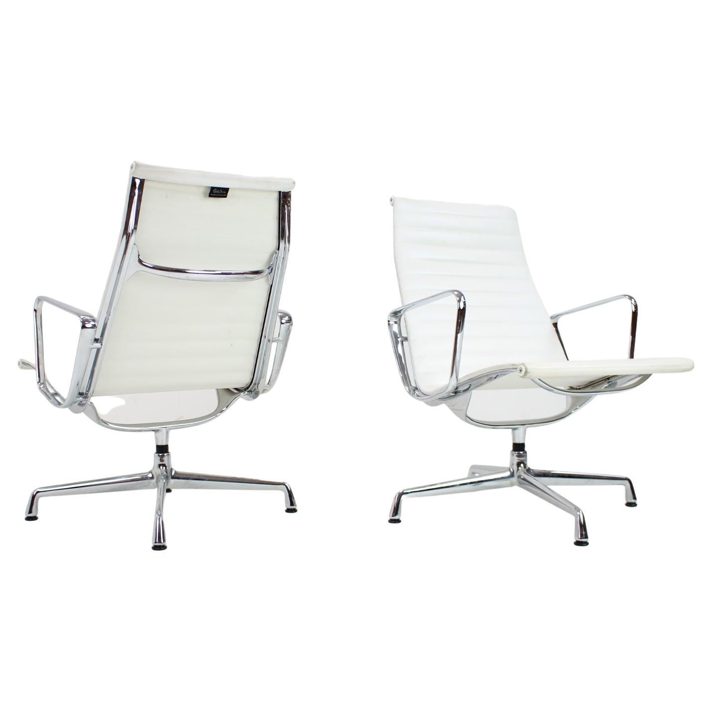  Chaise de Charles & Ray Eames pour Vitra, EA 107 en vente