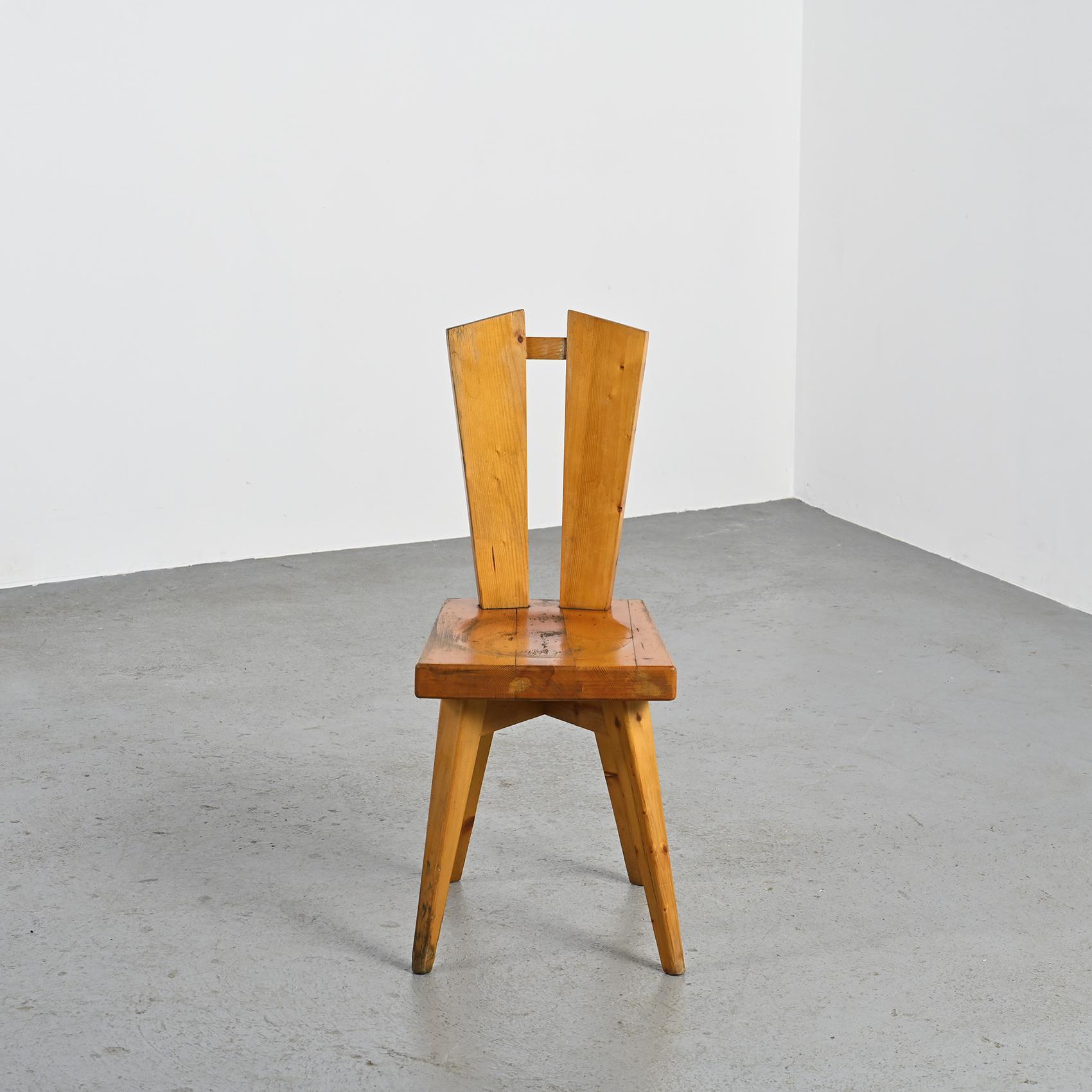 
Chair by Christian Durupt, selected by Charlotte Perriand to furnish the ski resort of Meribel in the French Alps.

Entirely made of beech wood, their quadrangular seat has a back made of two slats and rests on slightly tapered legs.

Circa 1960.

