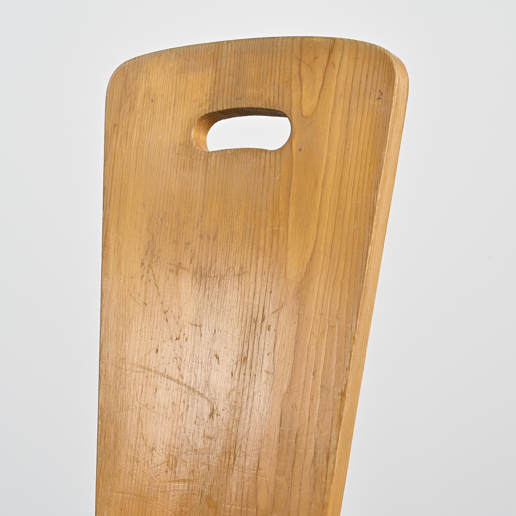 Stuhl von Christian Durupt, Meribel 1960 (Kiefernholz) im Angebot