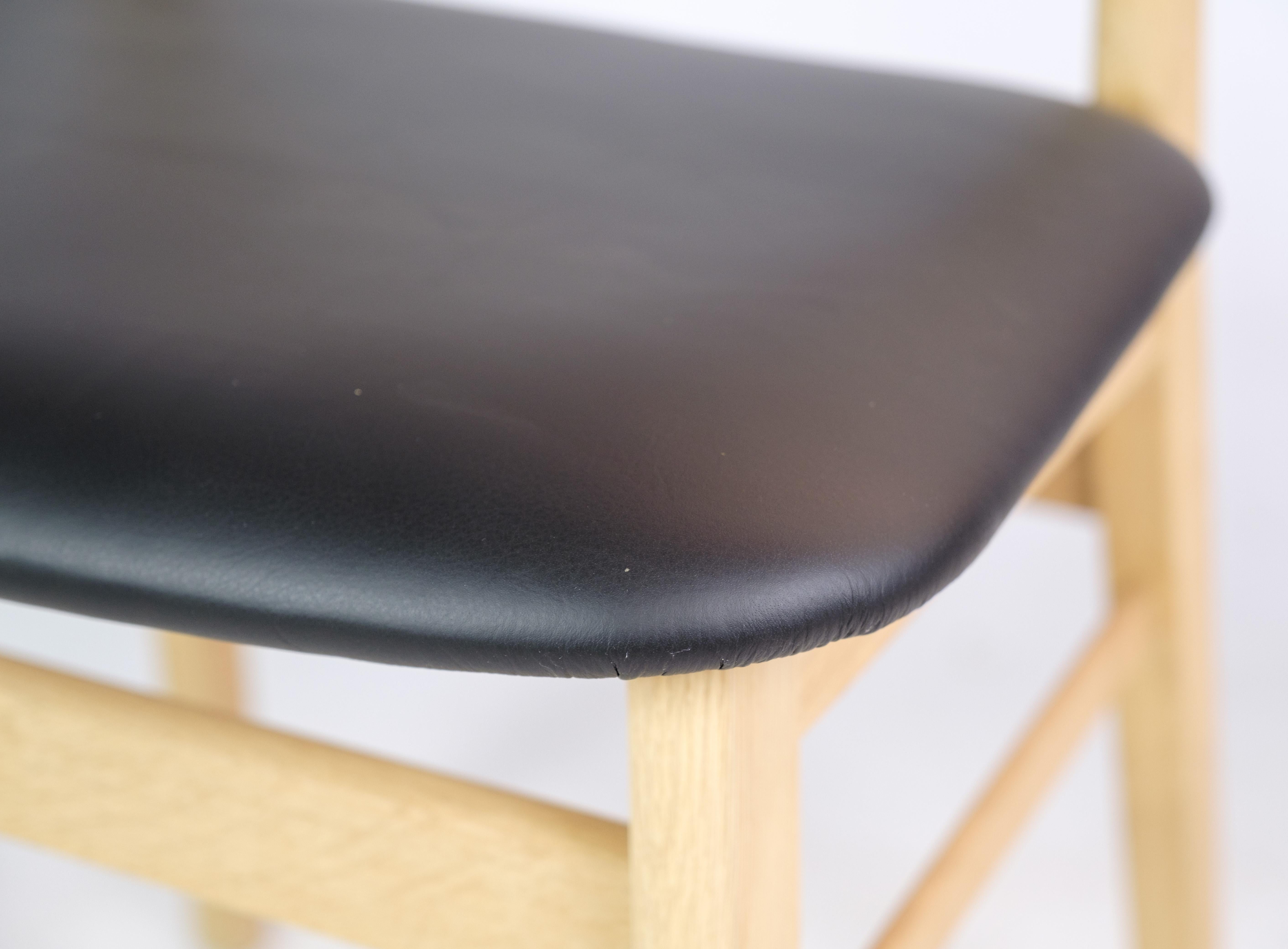 Mid-20th Century Chair by Findahl by Hammel Mosbøl, Black leather, Oak, 1962 For Sale