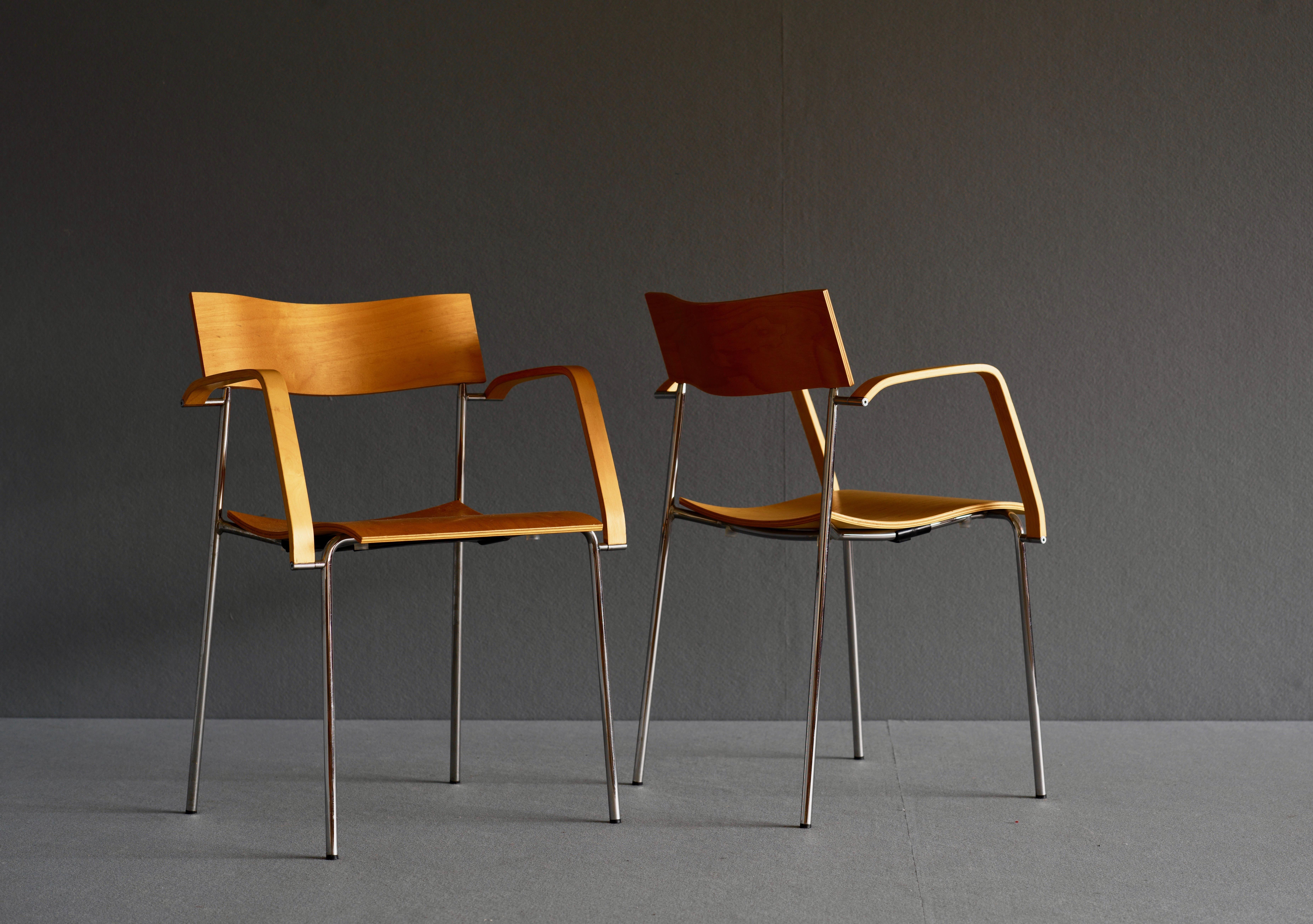 Well designed stackable chair by Peter Hiort-Lorenzen and Johannes Foersom designed for Lammhults and is part of the “Campus” series. It is in maple and has a steel frame.