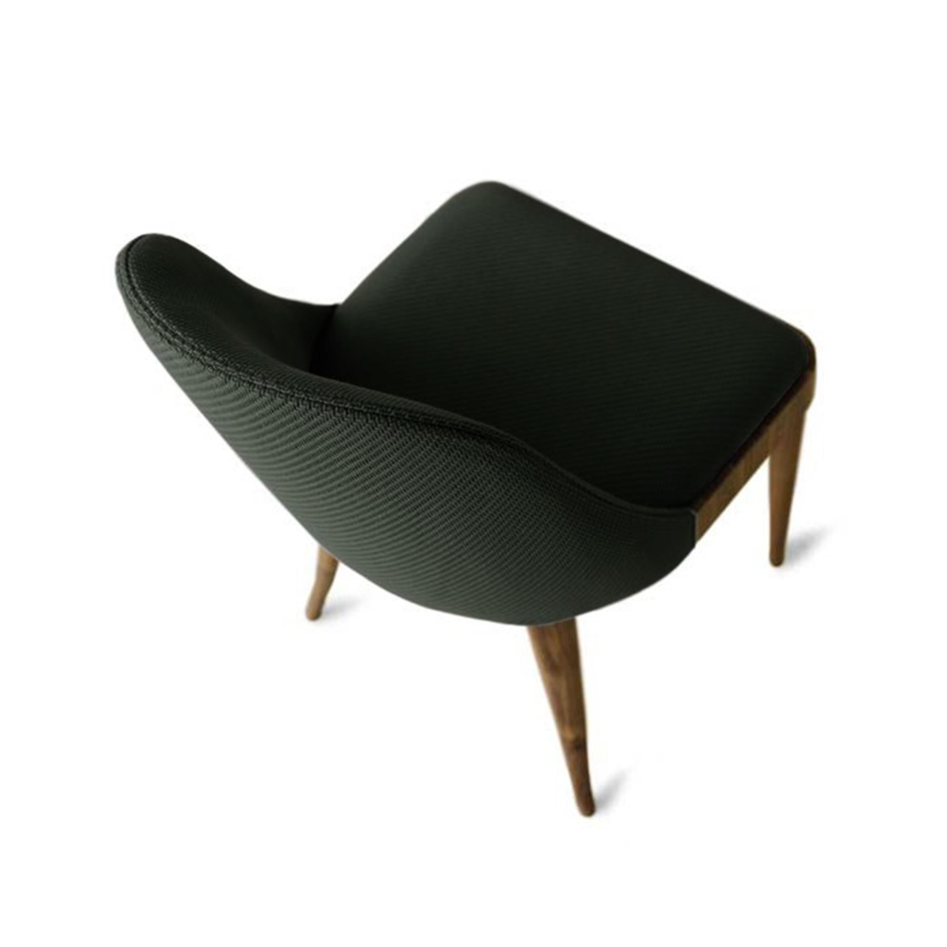 Kordiale-Stuhl aus Massivholz, Nussbaum in handgefertigter Naturausführung, zeitgenössisch (Moderne) im Angebot