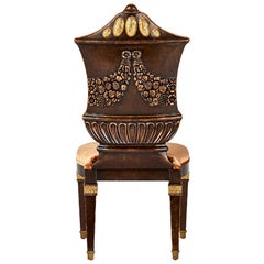 Chaise sculptée en bois massif Finition vieillie Pieds bronzés Capsules en mosaïque Pieds insérés