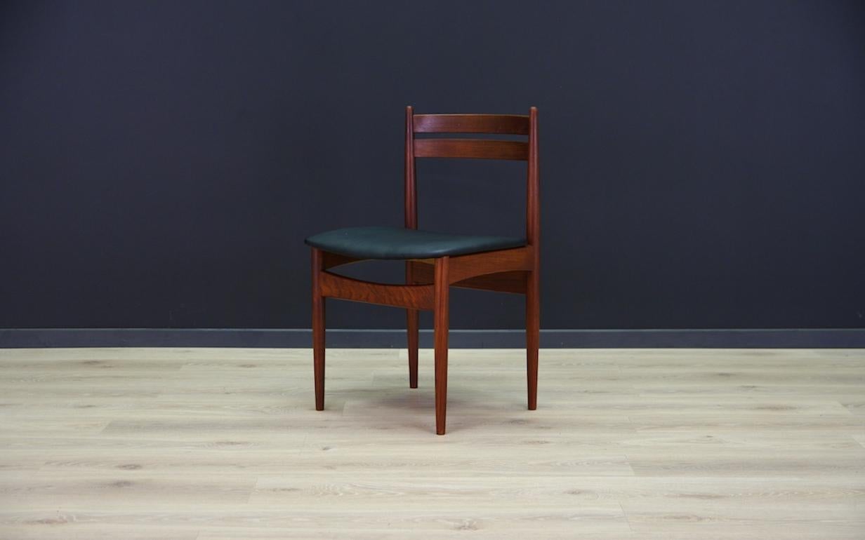 Vintage chair from the 1960s-1970s, Danish design, upholstery after replacement (black leather), construction made of teak. Preserved in good condition, directly for use.

Dimensions: Height 77.5 cm, seat height 46.5 cm, seat 49.5 cm x 41 cm.