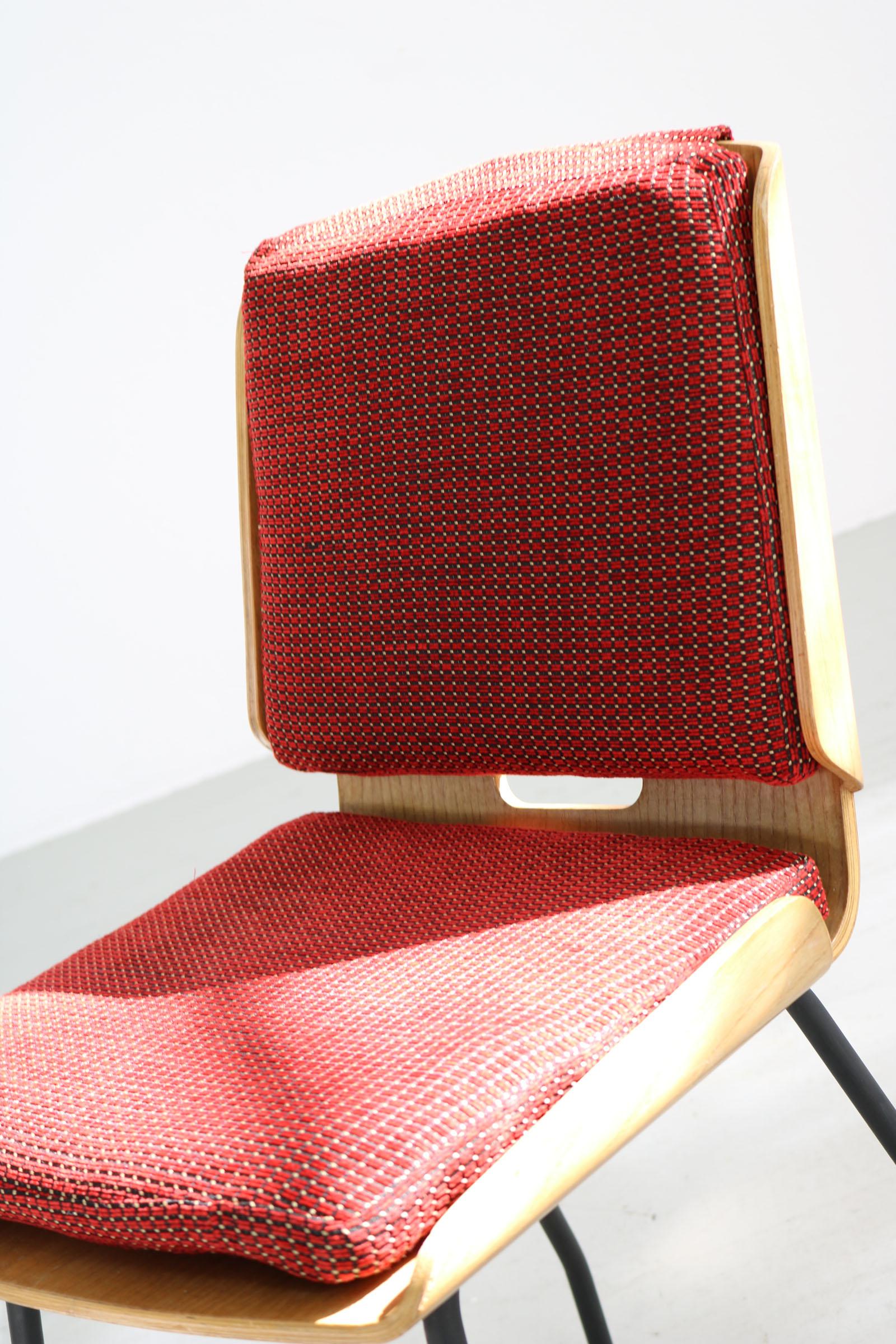  Von Giancarlo De Carlo entworfen und 1954 von Arflex hergestellter Stuhl. im Angebot 3