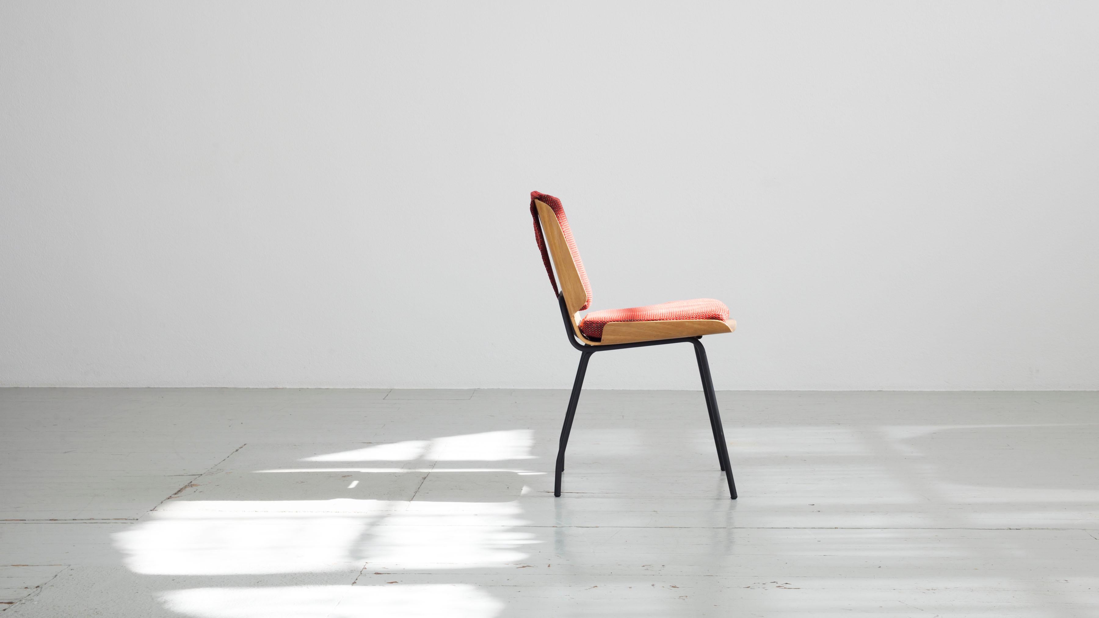  Von Giancarlo De Carlo entworfen und 1954 von Arflex hergestellter Stuhl. (Moderne der Mitte des Jahrhunderts) im Angebot