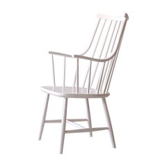 Chaise conçue par LENA LARSSON, modèle «GRANDESSA »