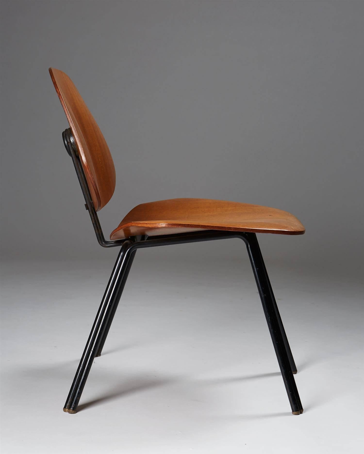 Lacquered Chair Designed by Osvaldo Borsani for Techno, Italy, 1950s For Sale