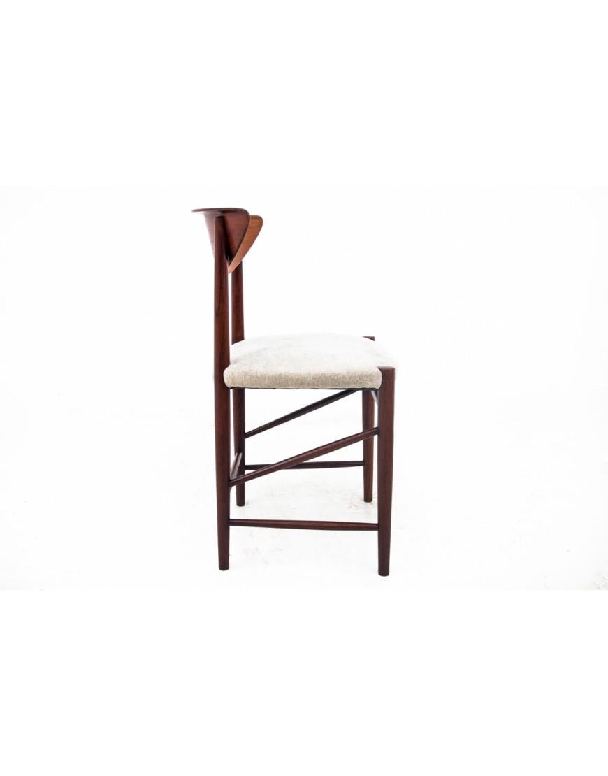 Dänischer Stuhl aus den 1960er Jahren aus Teakholz.

Gestaltung: Peter Hvidt & Orla Molgaard

Die Möbel sind nach einer professionellen Renovierung in einem sehr guten Zustand.

Abmessungen: Höhe 76 cm / Sitzhöhe. 43 cm / Breite 46 cm / Tiefe 45 cm