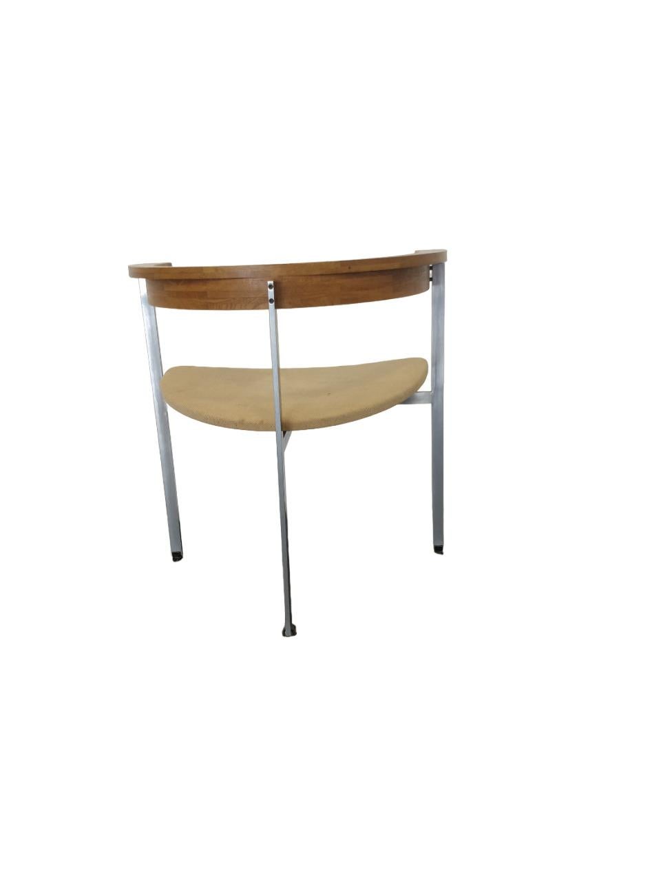 Sedia PK11, disegnata nel 1957 da Poul Kjaerholm e prodotta da E. Kold Christensen, marcata dal produttore.
Schienale in frassino e struttura lineare a tre gambe in acciaio cromato.
Con un marchio di attribuzione.
Alcune macchie

Poul Kjærholm