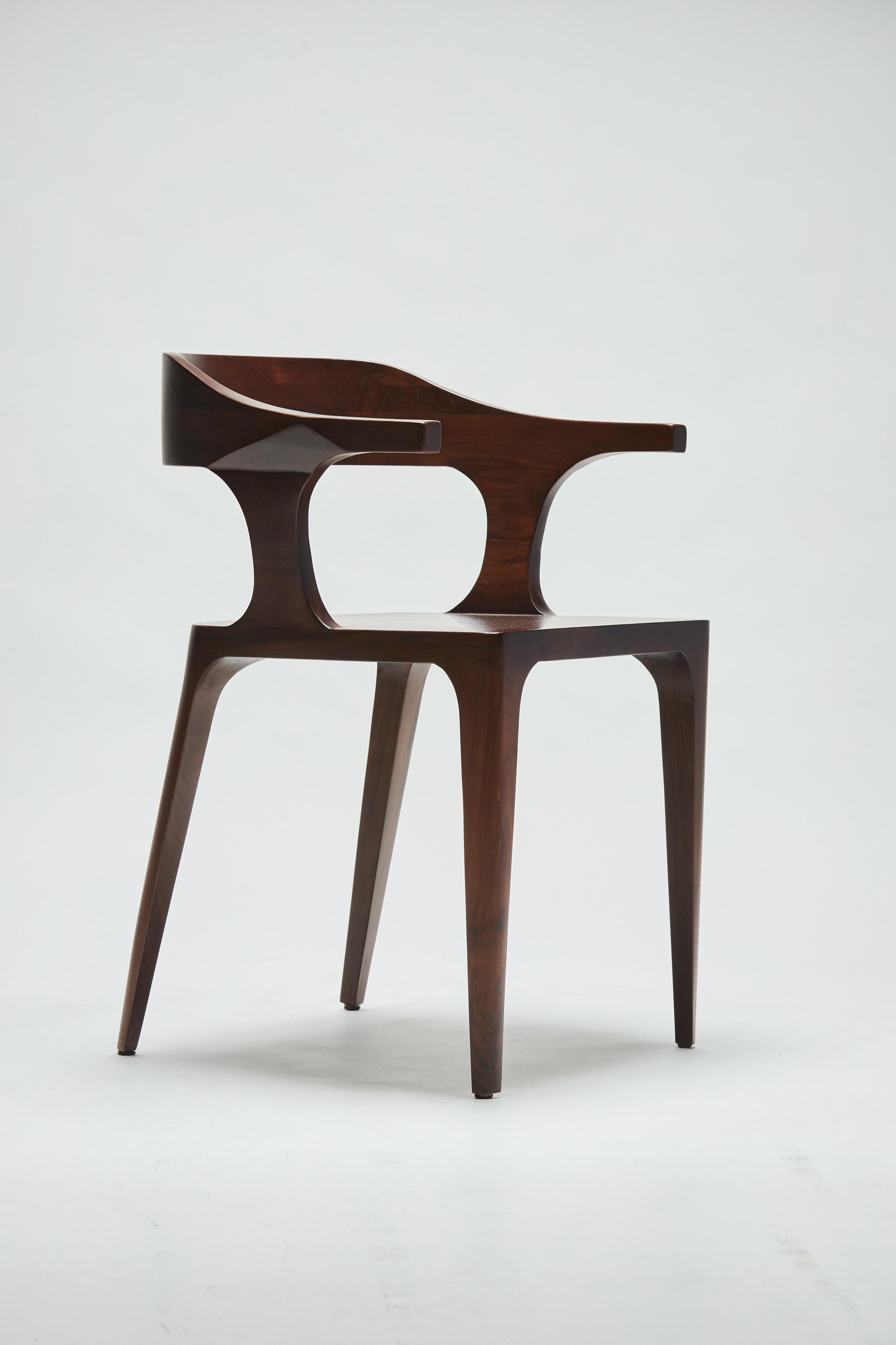 Stuhl:: EILEEN:: von Reda Amalou Design:: 2019:: Amerikanischer Nussbaum (Organische Moderne) im Angebot