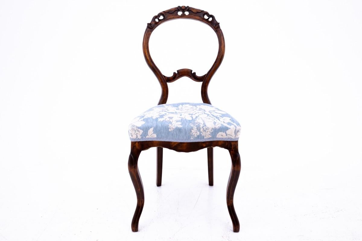 Chair, France, circa 1910.

Very good condition, after professional renovation and replacement of upholstery.

Wood: beech

dimensions: height 93 cm seat height 45 width 45 cm depth 48 cm