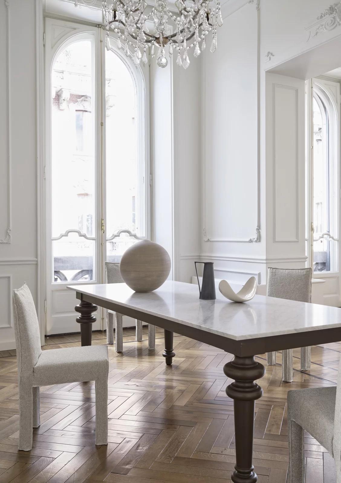 Gervasoni Ghost 123 – Chair
Design: Paola Navone

Ghost 123 is an elegant and comfortable chair from the Ghost collection. The seat, backrest, and legs are padded with polyurethane foam for lasting support and comfort. The removable cover in Grande