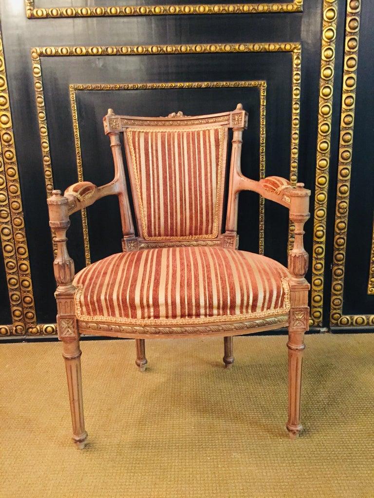  Stuhl aus massivem Buchenholz im antiken Louis-Seize-Stil, handgeschnitzt (Holz) im Angebot