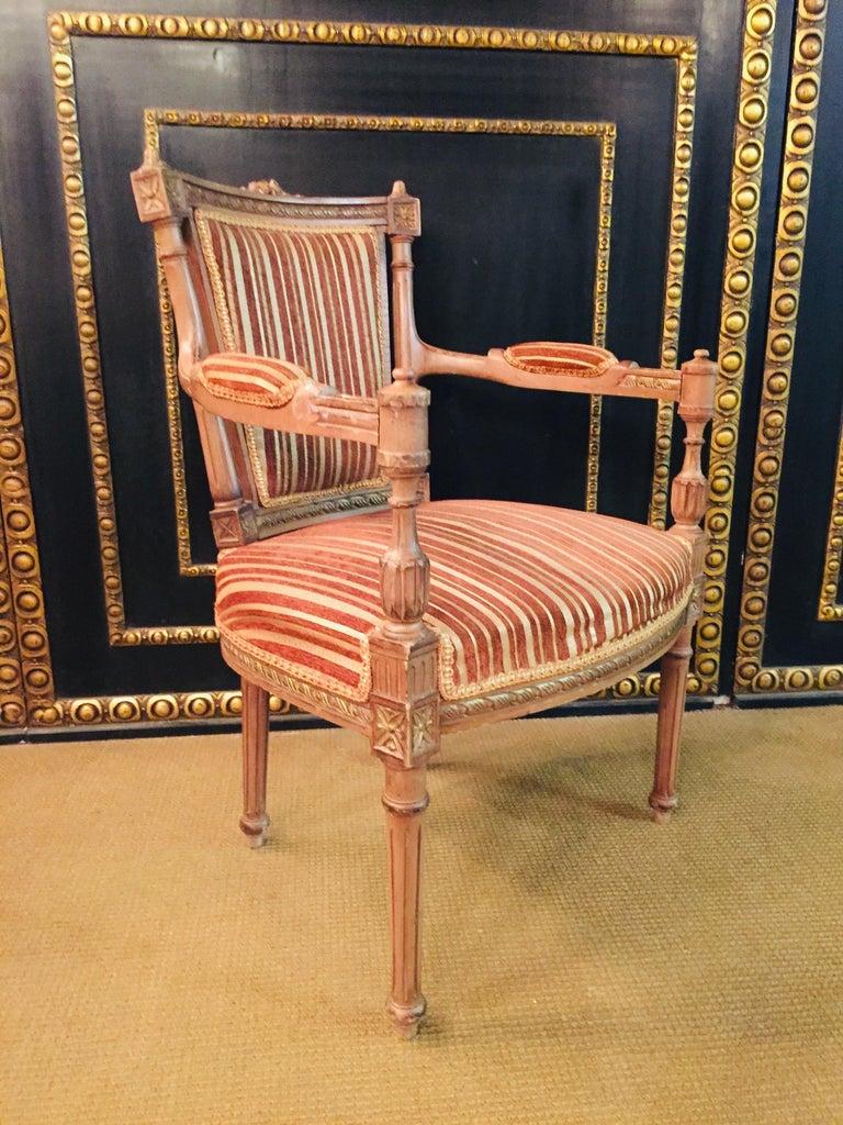  Stuhl aus massivem Buchenholz im antiken Louis-Seize-Stil, handgeschnitzt im Angebot 2