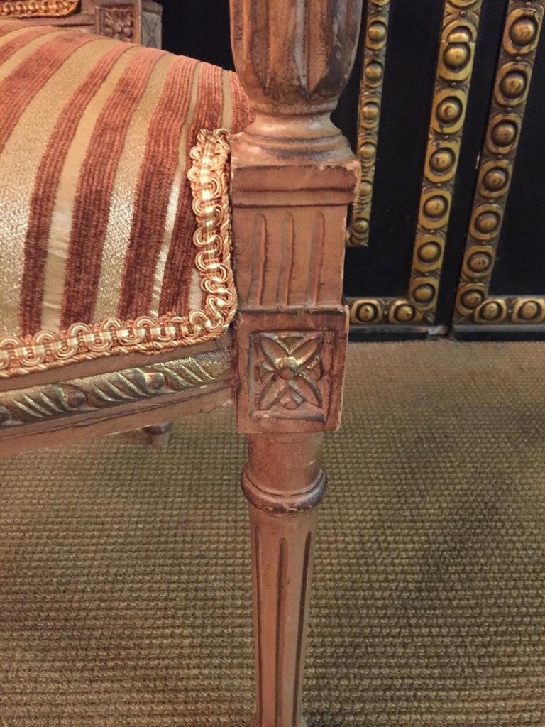  Stuhl aus massivem Buchenholz im antiken Louis-Seize-Stil, handgeschnitzt (Deutsch) im Angebot