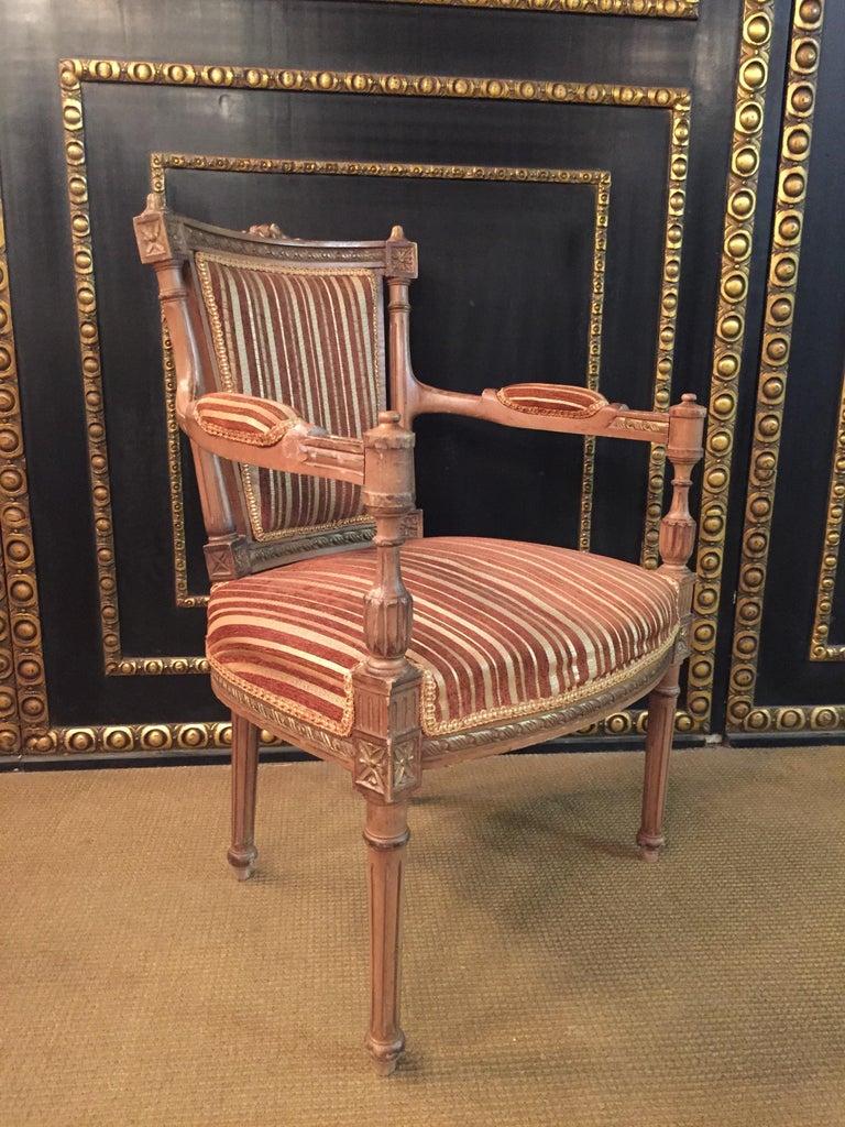  Stuhl aus massivem Buchenholz im antiken Louis-Seize-Stil, handgeschnitzt (20. Jahrhundert) im Angebot