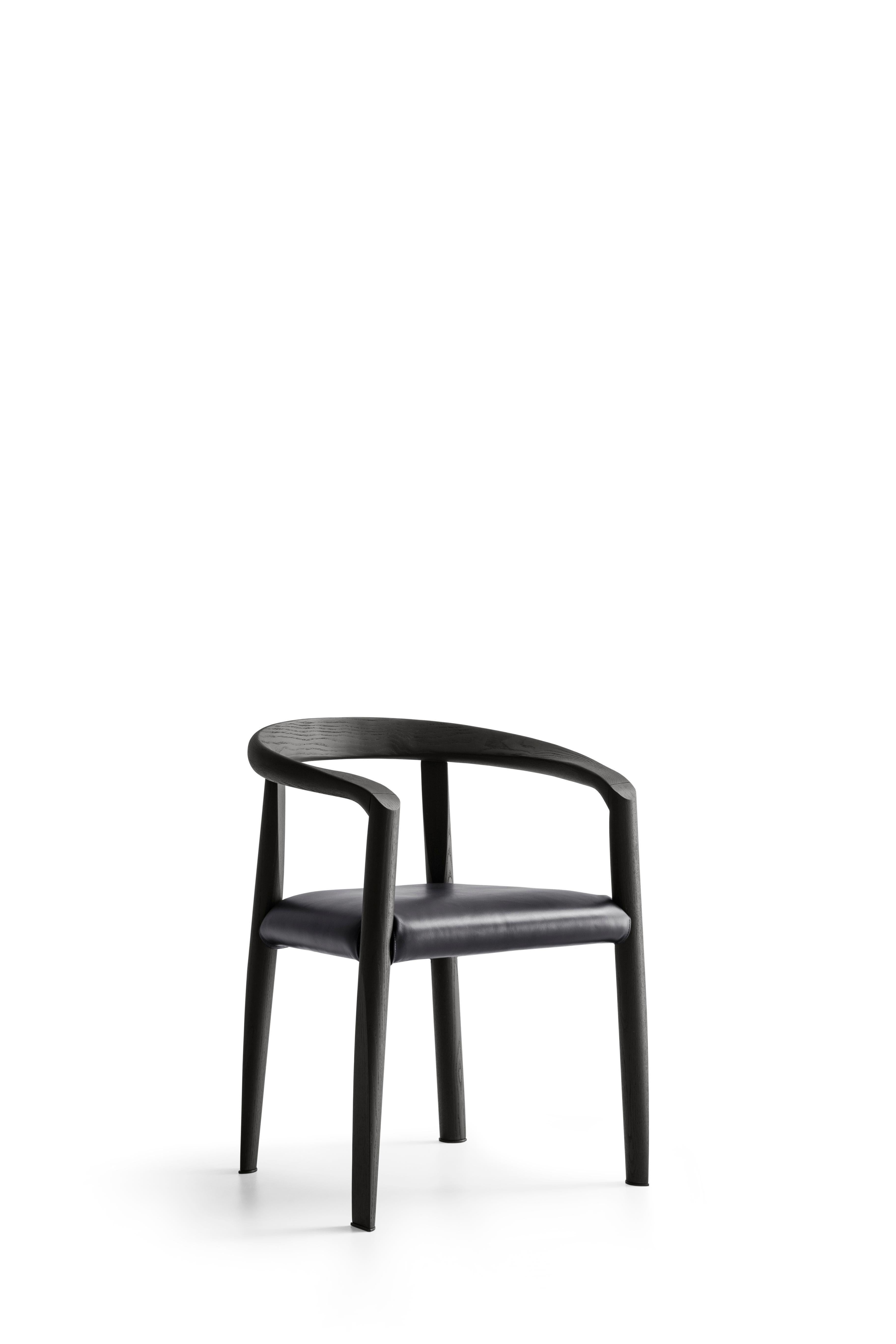 For Sale: Black (L200+L200_Black) Chair in Black Ashwood and Black Leather Molteni&C by Tobia Scarpa - Miss 2