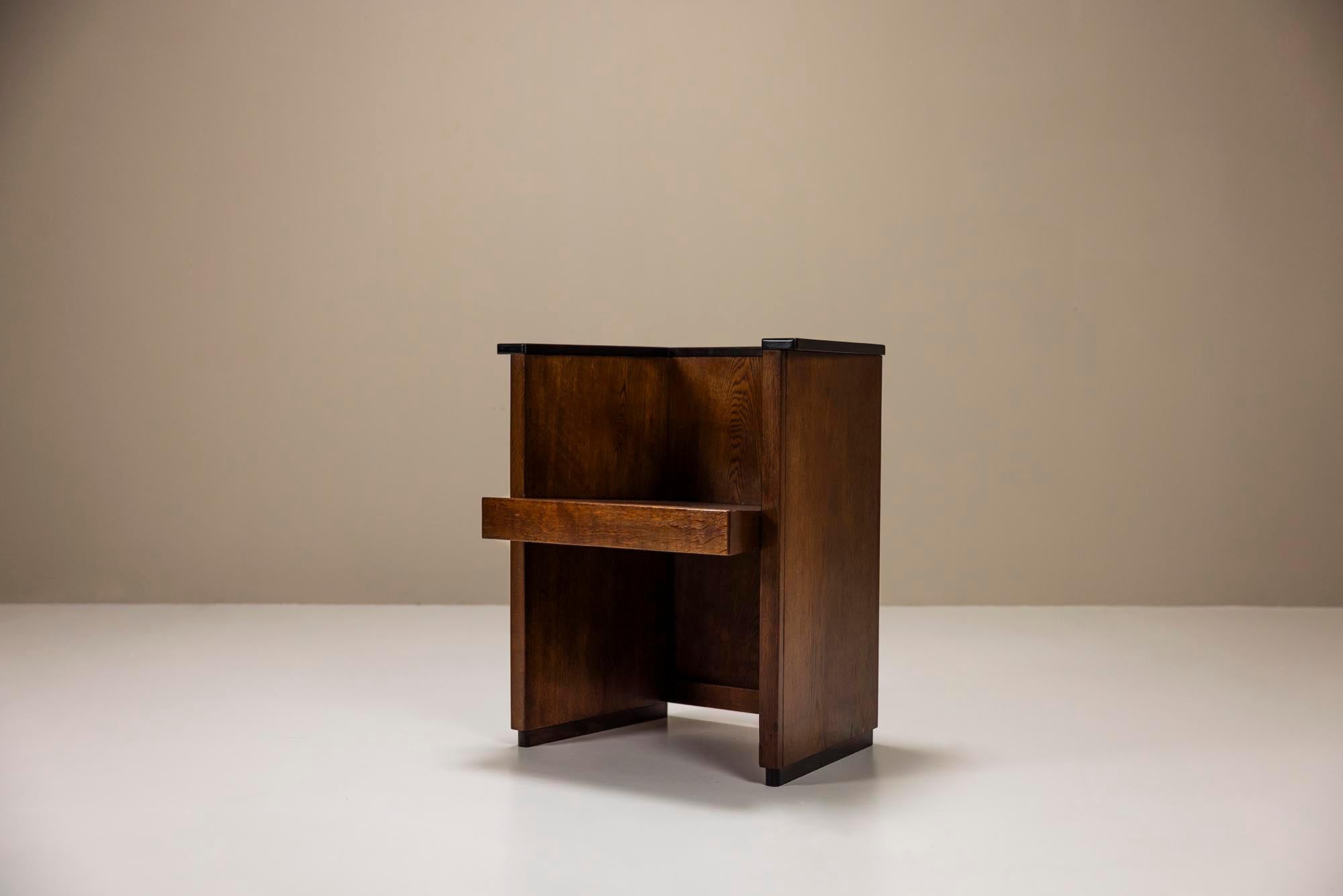 Mid-20th Century Chair in Oak by P.E.L. Izeren for Genneper Molen, The Netherlands 1930s