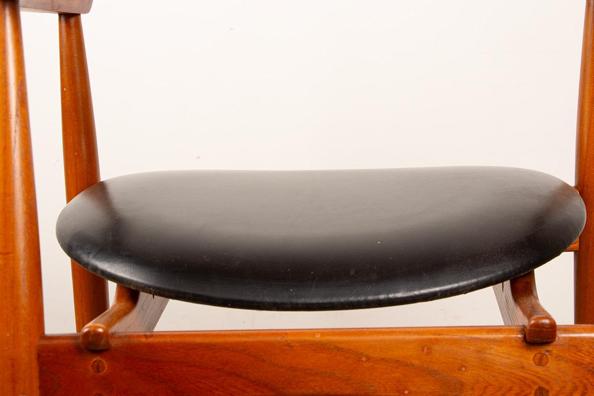 Chaise en orme massif et en skaï, première édition, modèle ST 750 Arne Wahl Iversen 1959. en vente 11