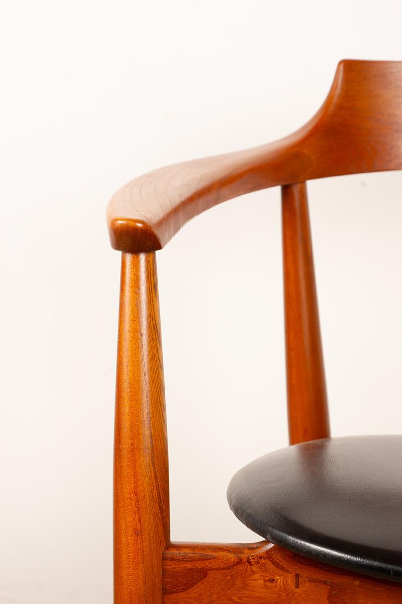 Chaise en orme massif et en skaï, première édition, modèle ST 750 Arne Wahl Iversen 1959. en vente 13