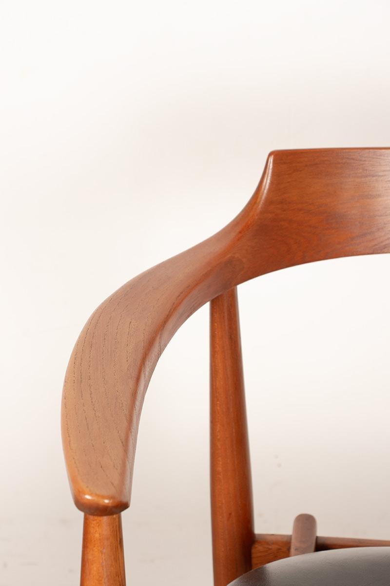 Chaise en orme massif et en skaï, première édition, modèle ST 750 Arne Wahl Iversen 1959. Excellent état - En vente à JOINVILLE-LE-PONT, FR