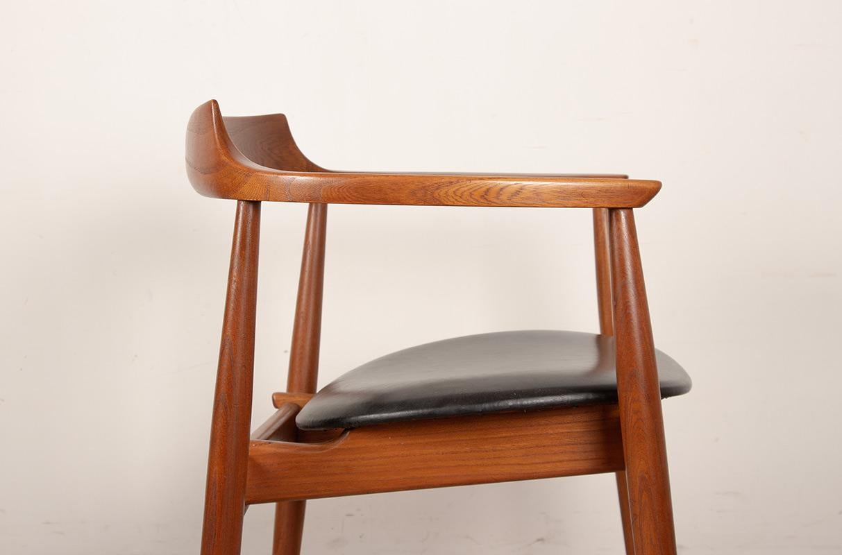 Chaise en orme massif et en skaï, première édition, modèle ST 750 Arne Wahl Iversen 1959. en vente 2