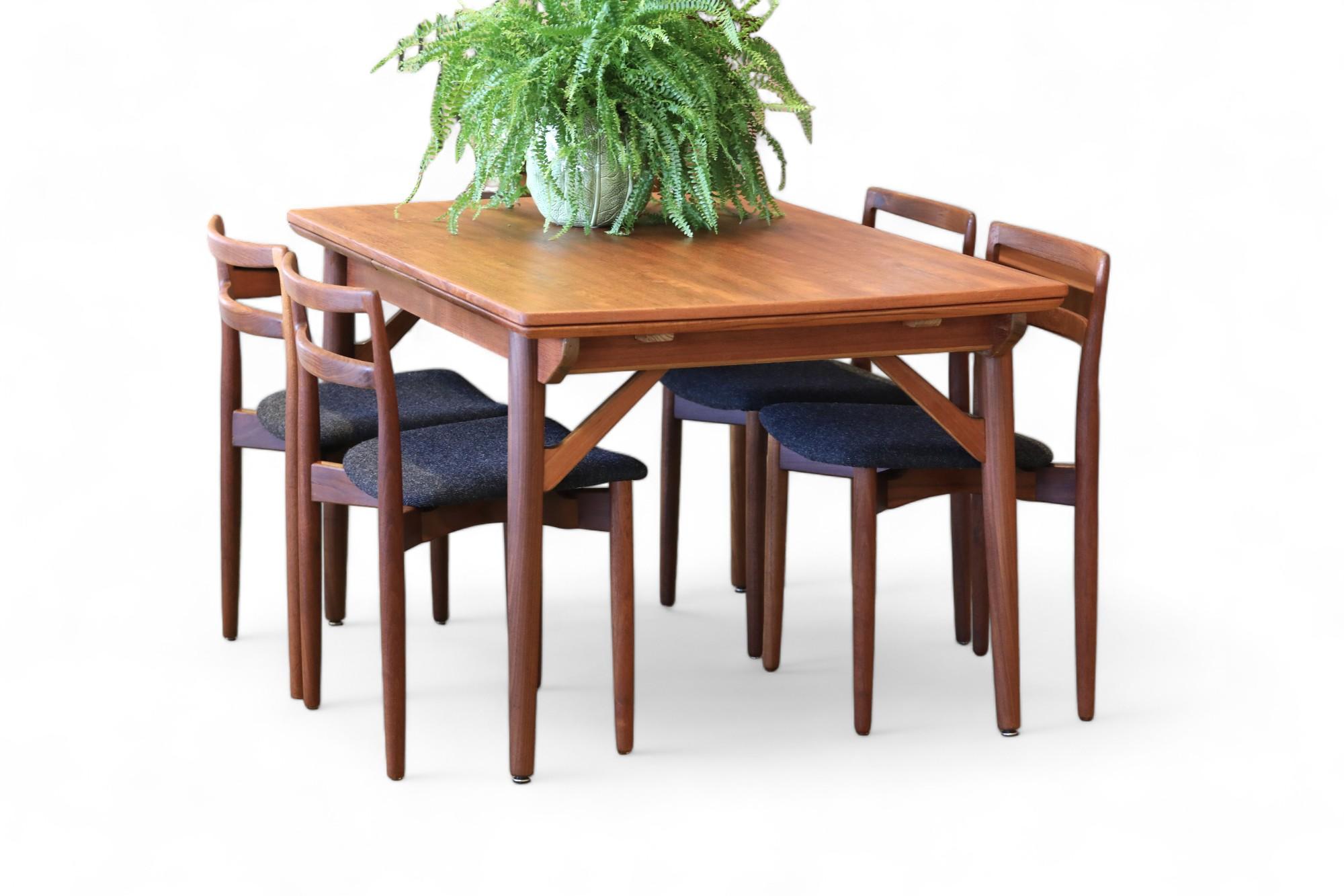 Scandinavian Modern Chair in Teak by Harry Østergaard for Randers Møbelfabrik, 1960s, Set of 4 For Sale