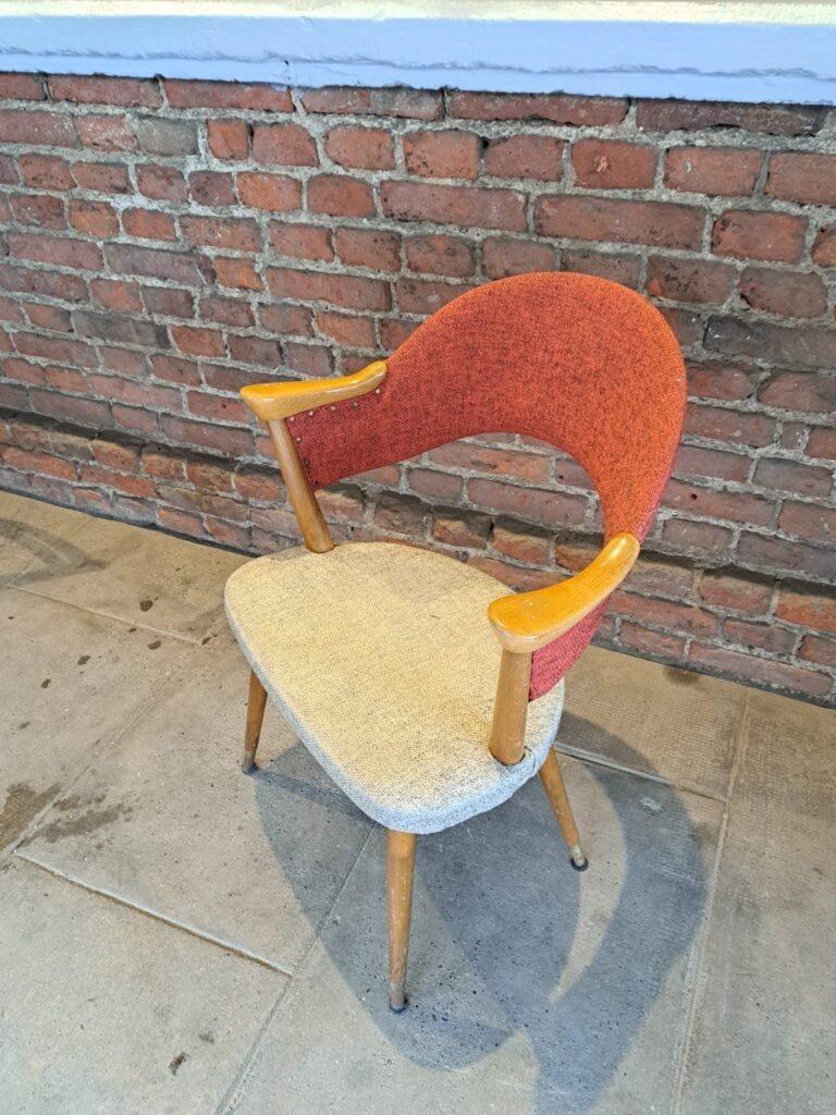 Chaise en bois et tissu, Danemark, 1960

Informations complémentaires :
Pays de fabrication - Danemark
Période de conception - 1960
Période de production - 1960
Style - Midcentury / Design/One
MATERIAL - Bois et tissu
Couleur - Marron, Beige et
