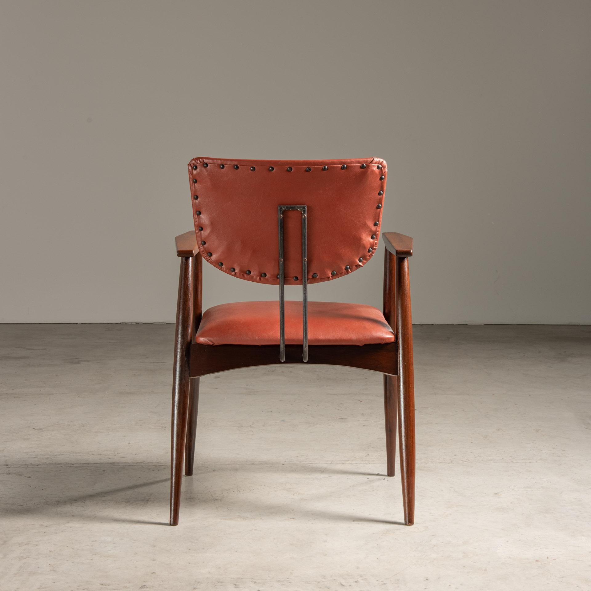 Chair in Wood, Iron and Leather, by Michel Arnoult, Brazilian Mid-Century Modern In Good Condition For Sale In Sao Paulo, SP