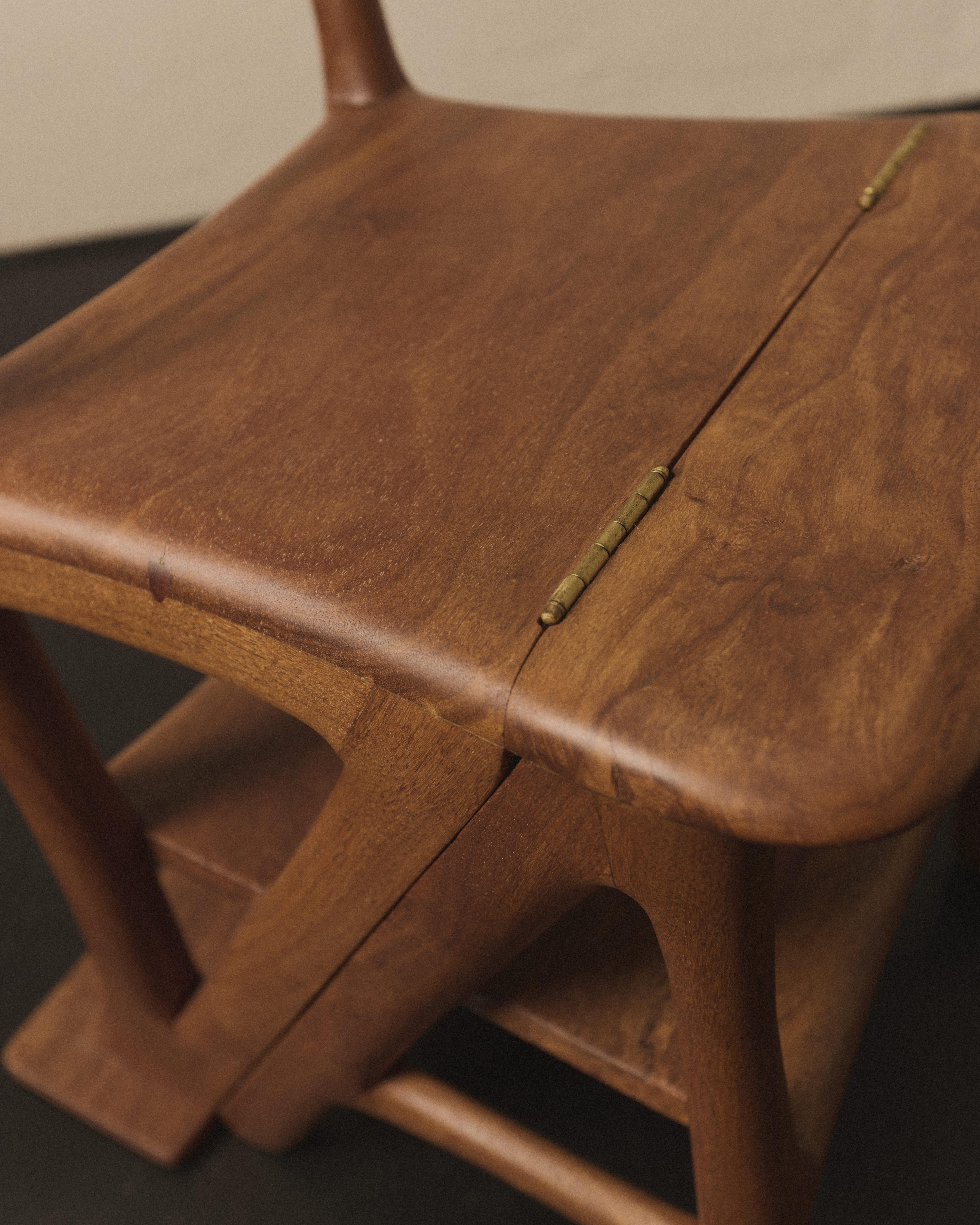 Legno Sedia/scala di Andrew Andrews de Freitas in vendita