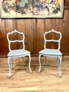 Chaise de style Louis XV en bois et cannage