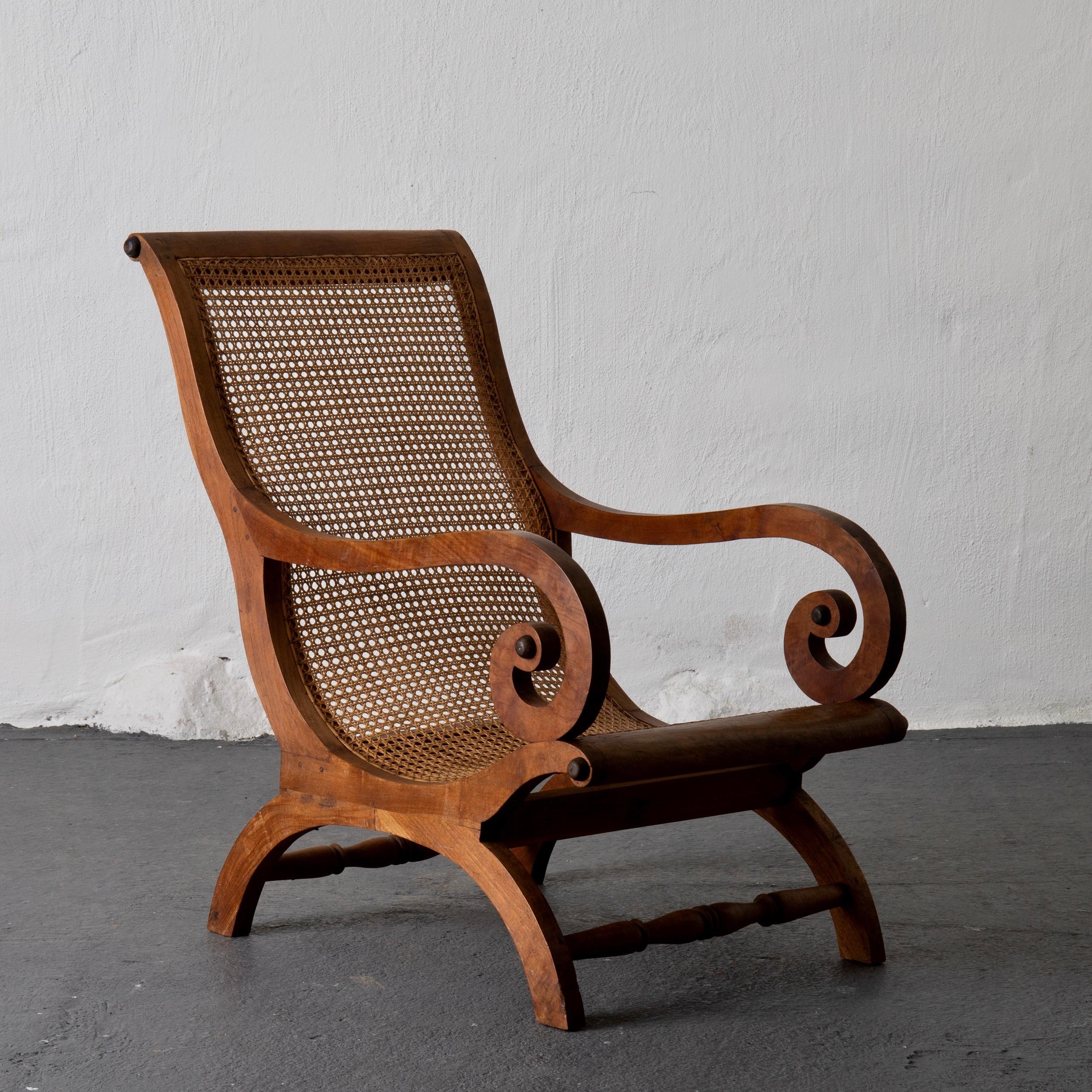 Suédois Chaise Lounge suédoise 20ème siècle Bois Rotin:: Suède