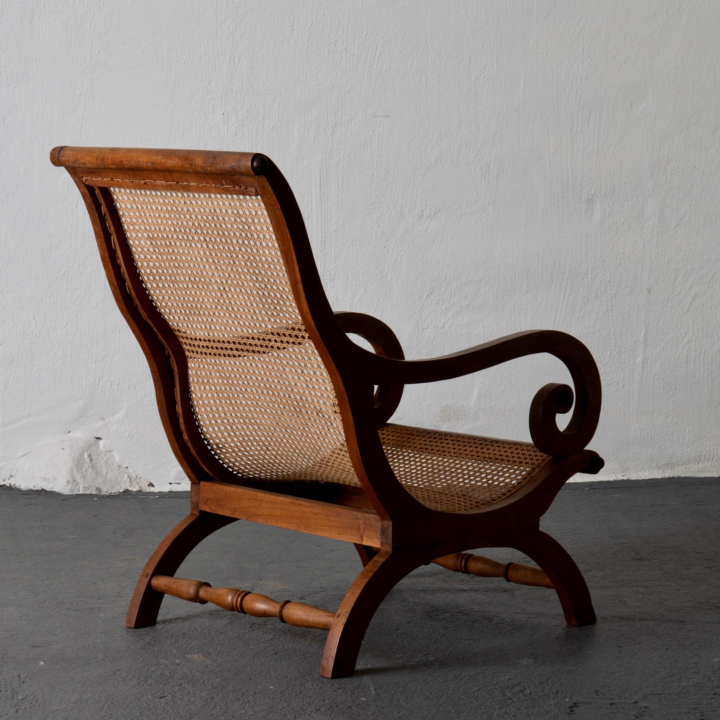 Chaise Lounge suédoise 20ème siècle Bois Rotin:: Suède Bon état à New York, NY