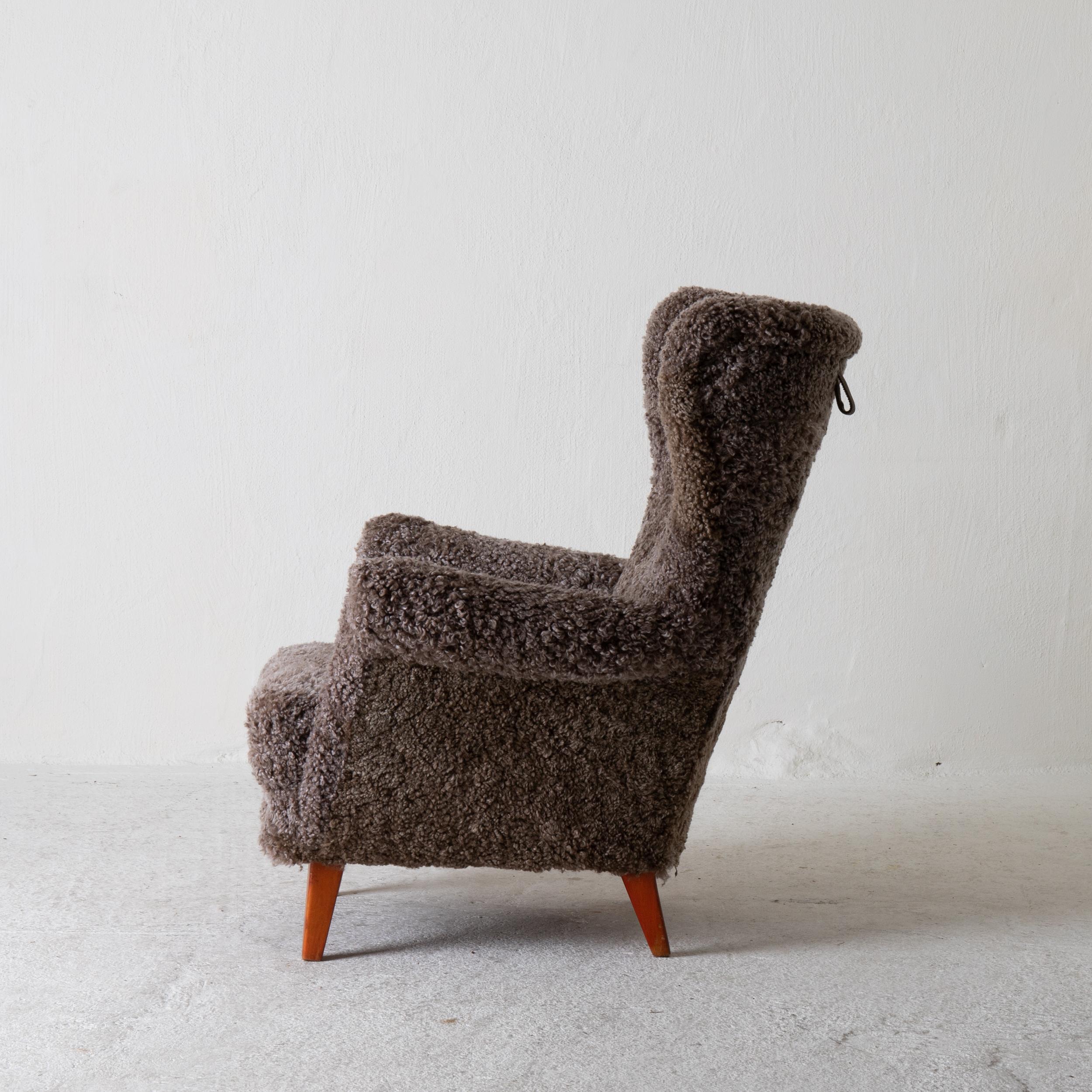 Chair lounge Swedish sheepskin grayish brown 20th century Sweden. An easy chair made during the 20th century in Sweden. Upholstered in a grayish-brown sheep skin.

  
