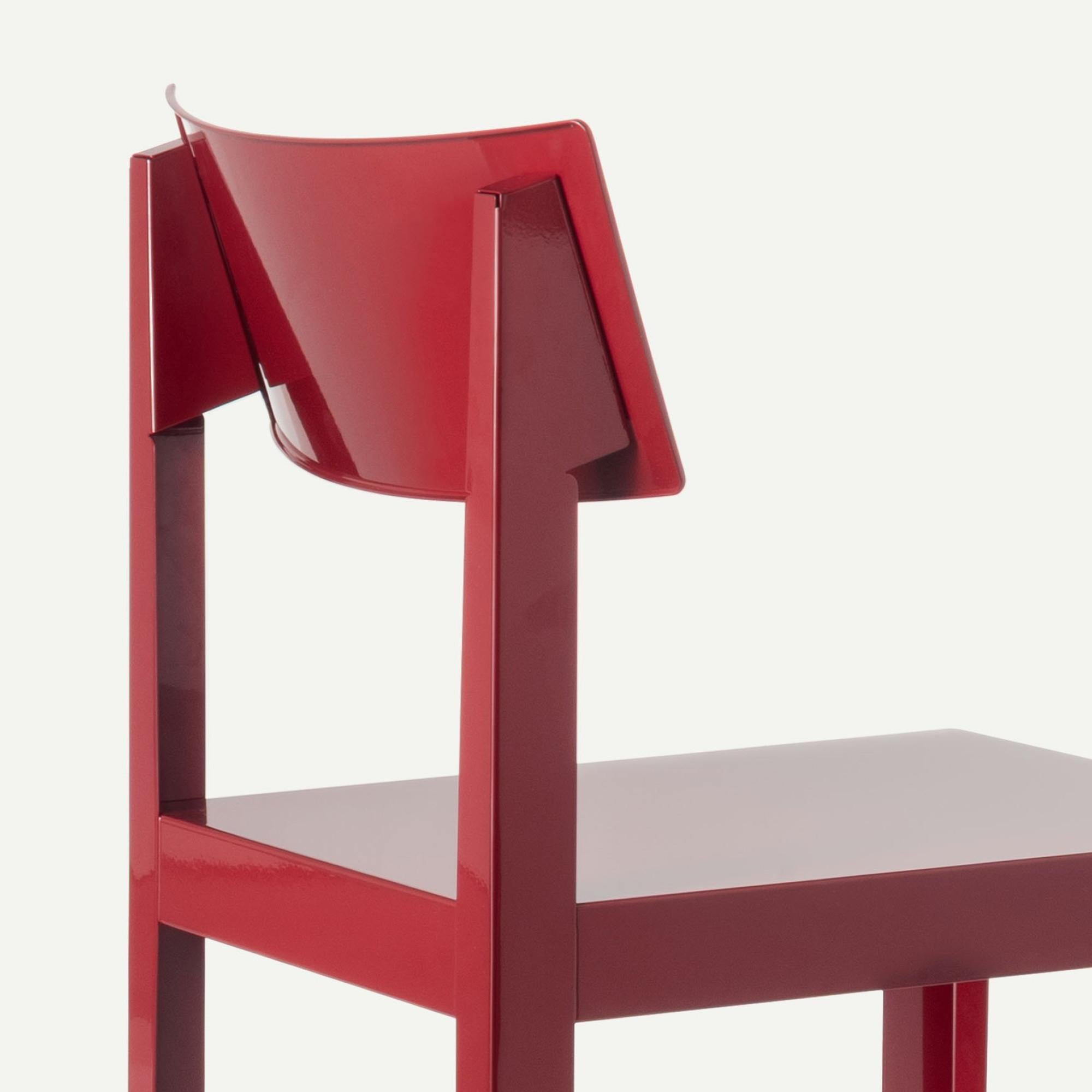 Der von Konstantin Grcic für Magis entworfene Bishop ist ein Stuhl, der sich durch sein essentielles und kühnes Profil auszeichnet und für zeitgenössische Räume konzipiert wurde, in denen die Geometrie zu einem Design-Statement wird. Der 2025 auf
