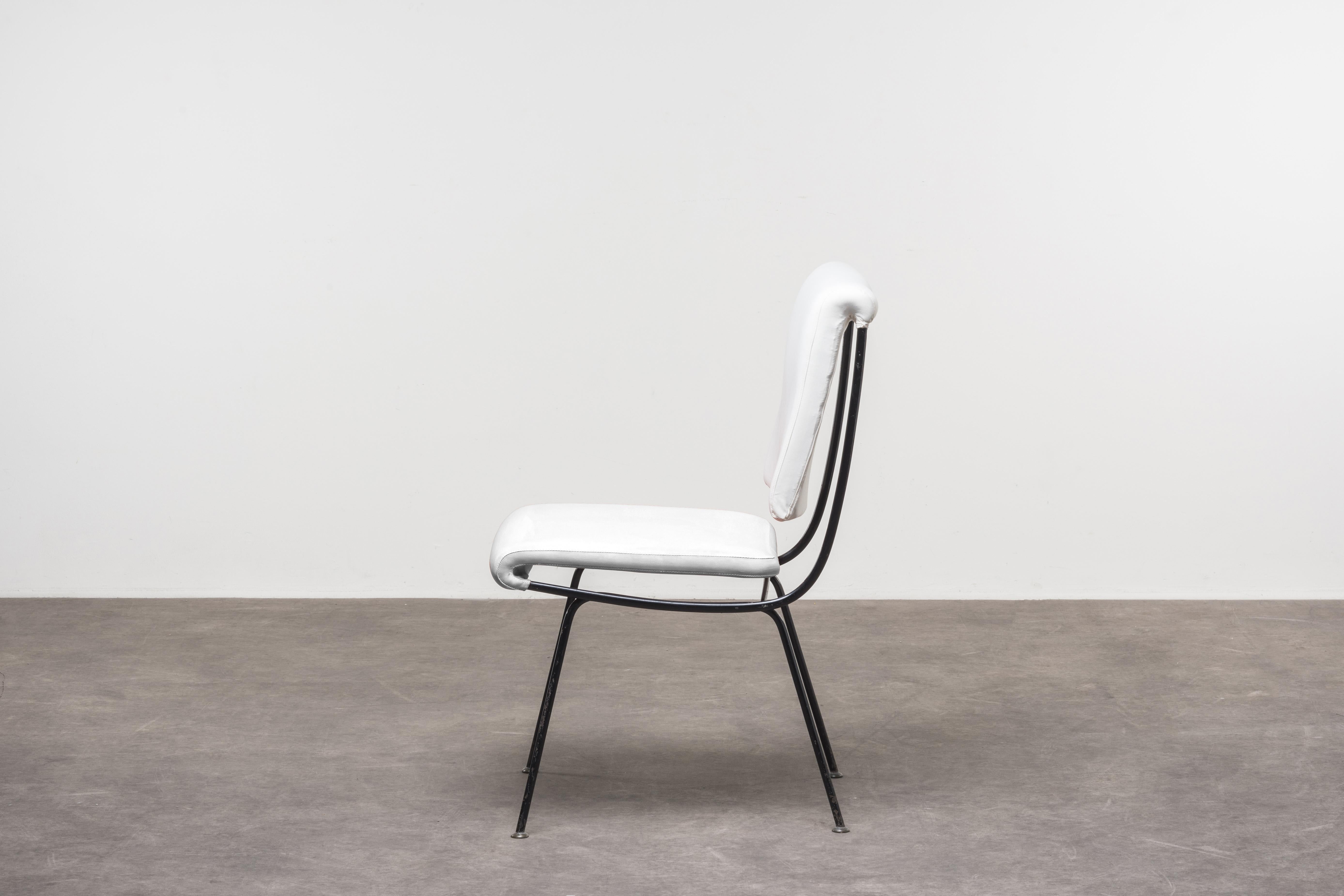 Chair Mod. Du 24 White leather  In Good Condition For Sale In Milan, IT
