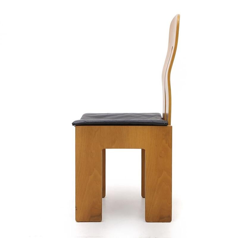 Carlo Scarpa walnut chair, black leather cushion mod. 1934 / 765 for Bernini 1977. 765 was designed by Carlo Scarpa in 1934, the year from which the chair took its name, but it was not produced until 1977. The designer created the chair for his own
