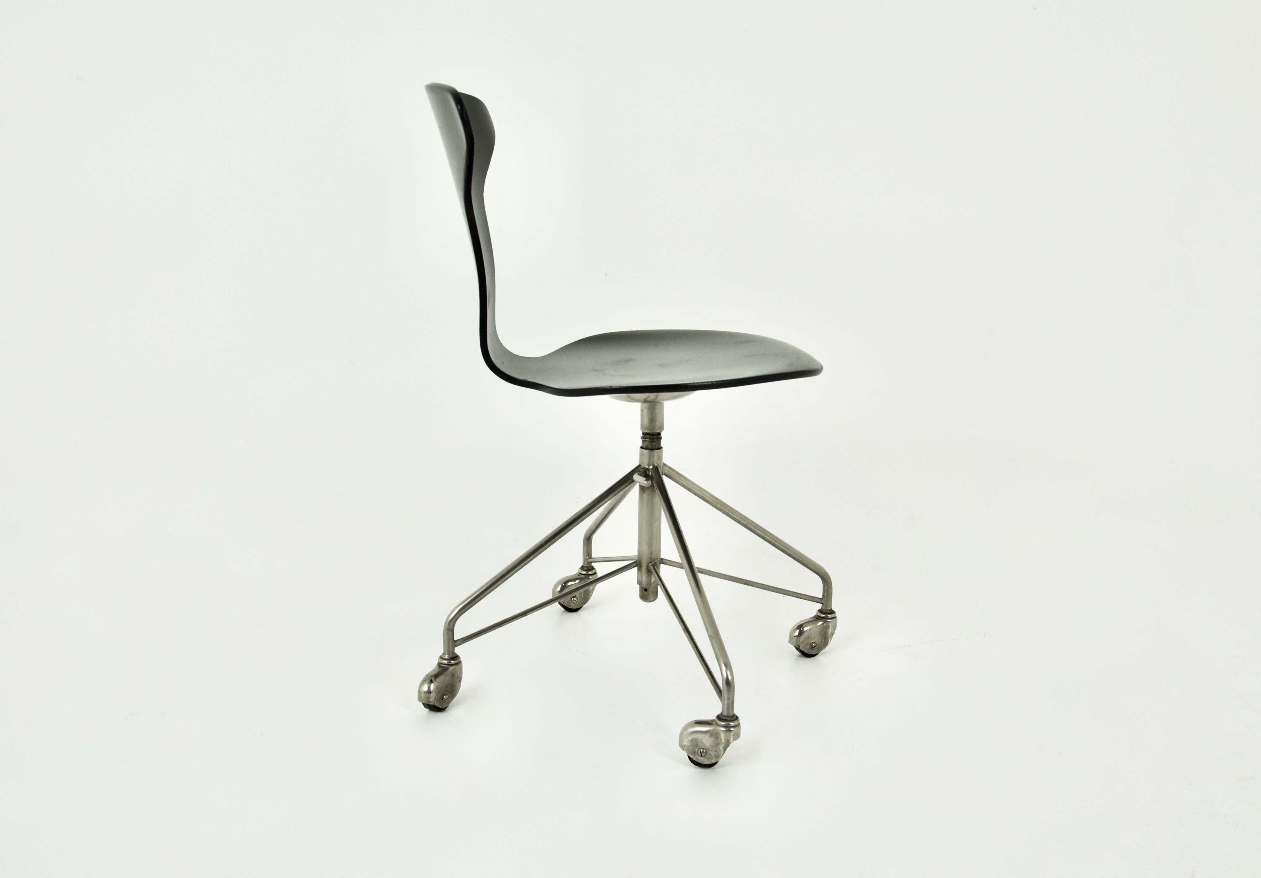 Stuhl Modell 3117 von Arne Jacobsen für Fritz Hansen, 1950er Jahre (Mitte des 20. Jahrhunderts) im Angebot