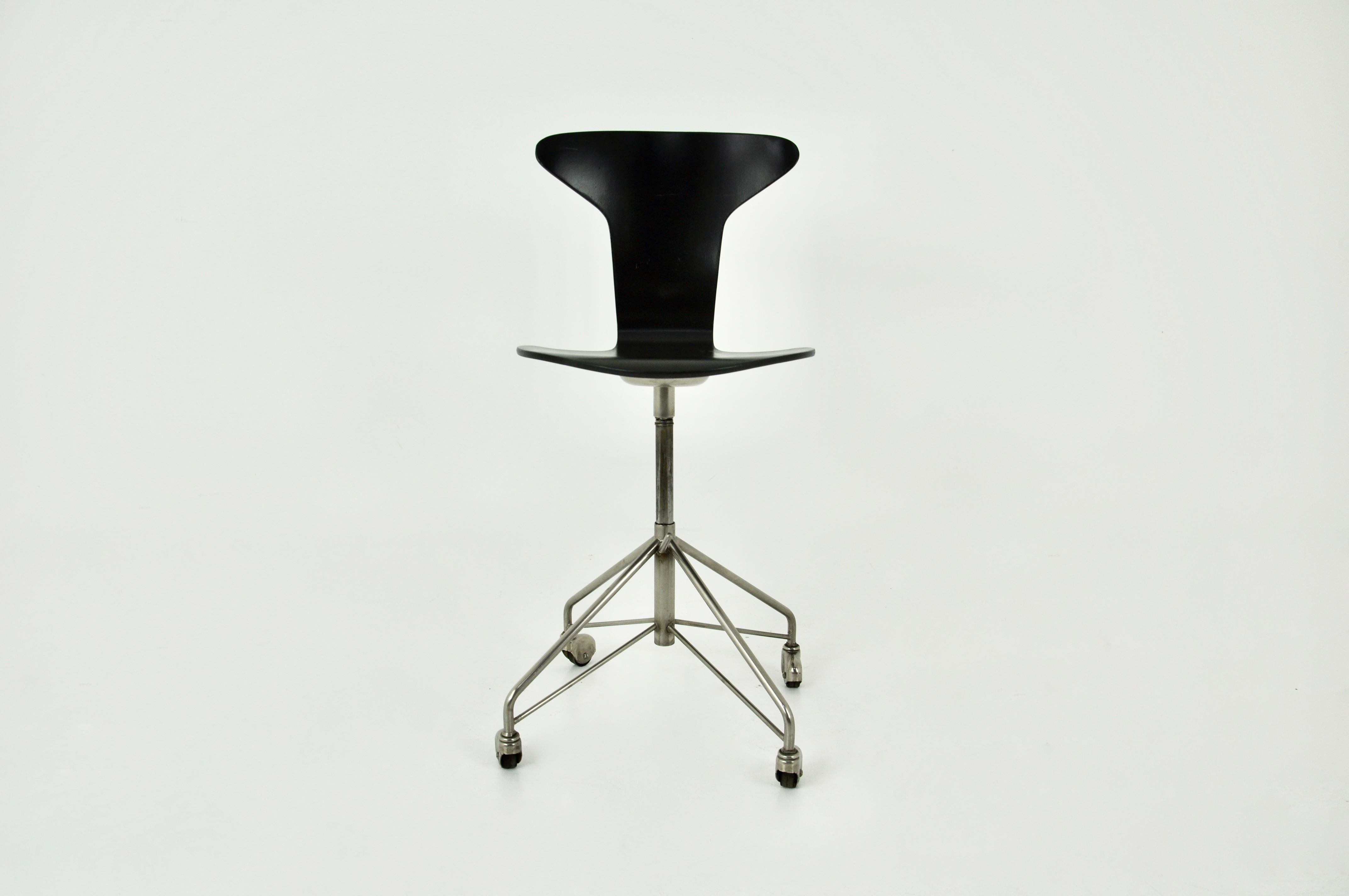 Chair model 3117 by Arne Jacobsen for Fritz Hansen, 1950s For Sale 2