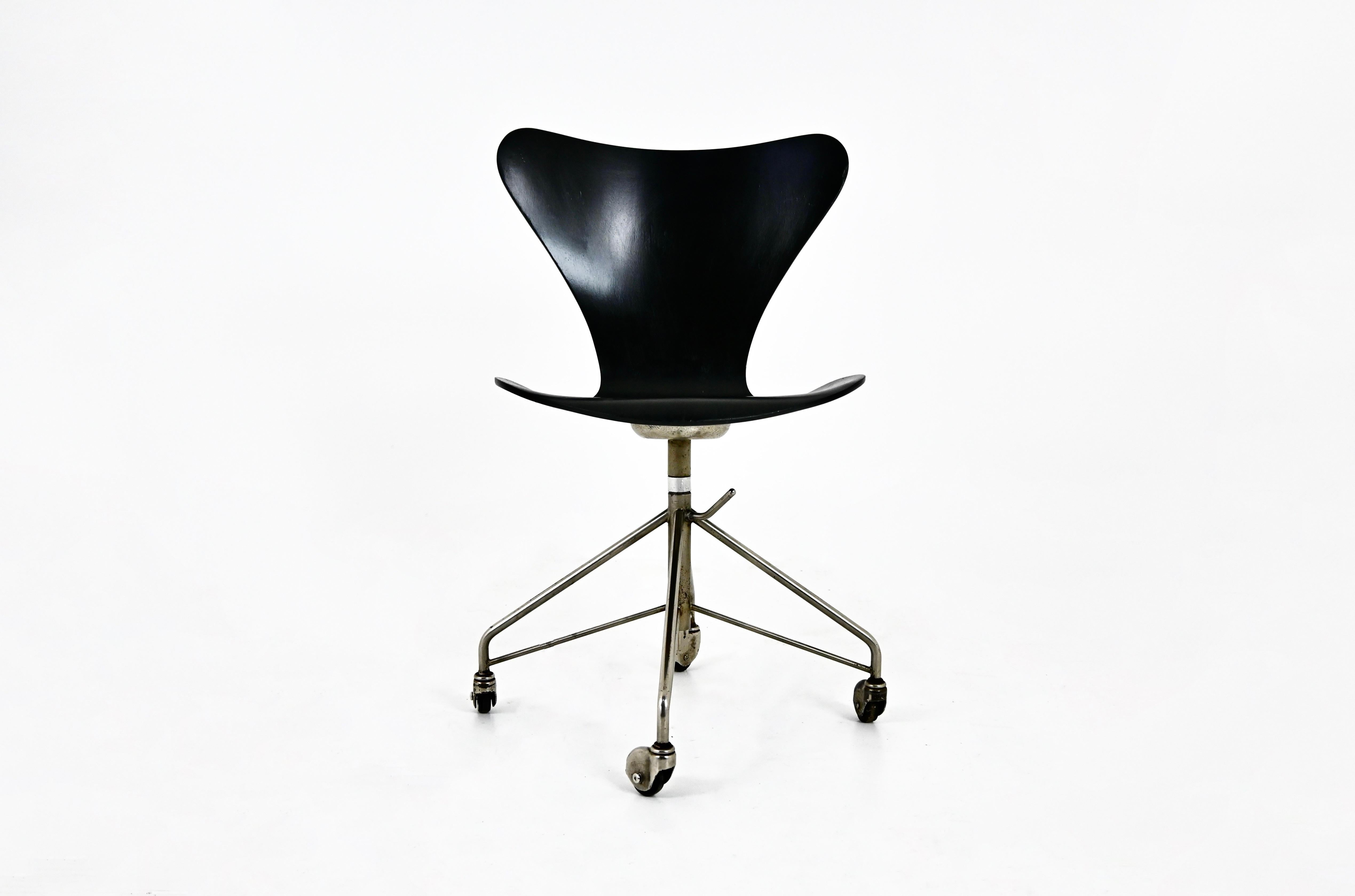 Mid-Century Modern Chaise modèle 3217 par Arne Jacobsen pour Fritz Hansen, années 1960 en vente