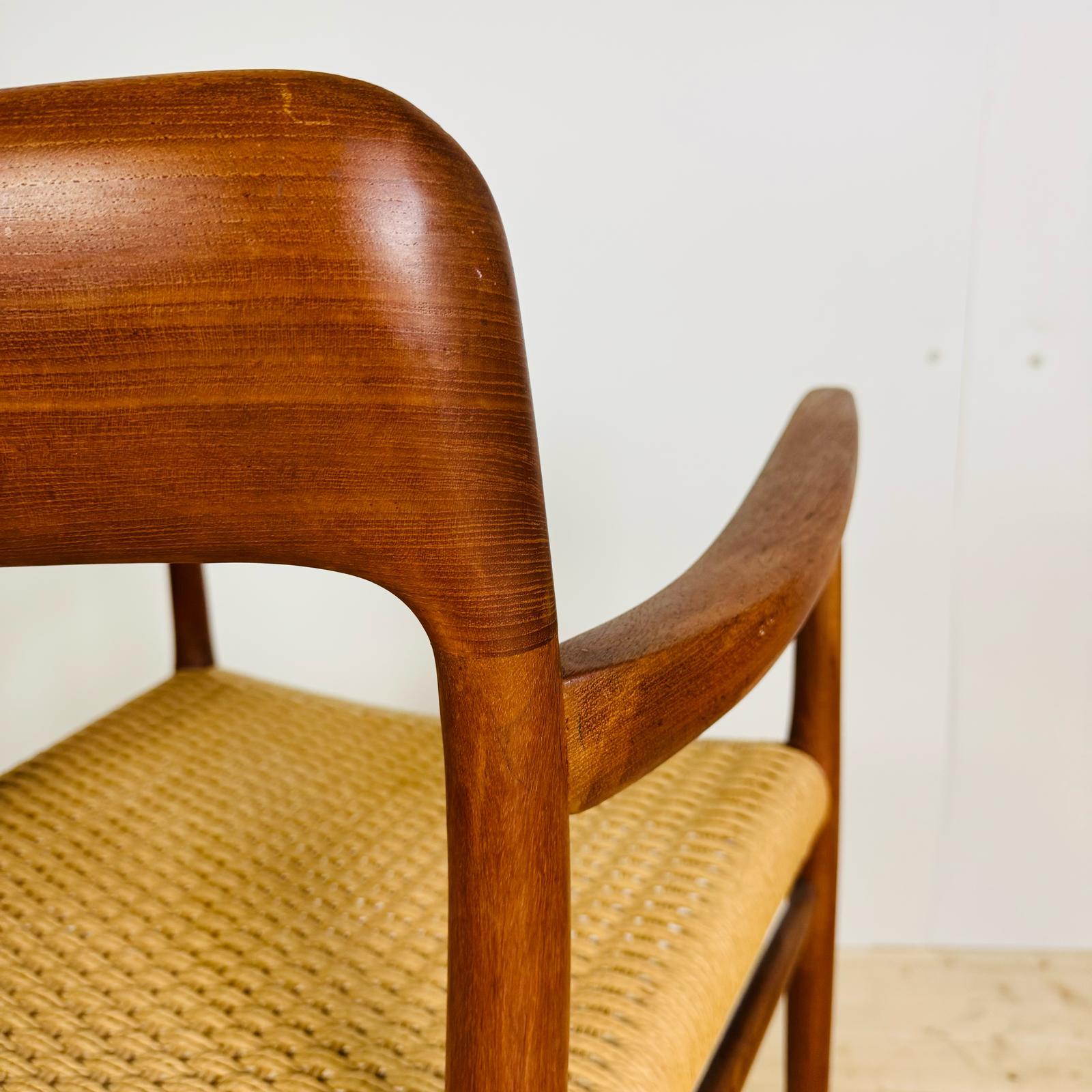 Placage Chaise modèle 56, Niels O. Møller pour J.L. Møllers Møbelfabrik, Danemark Années 1950 en vente