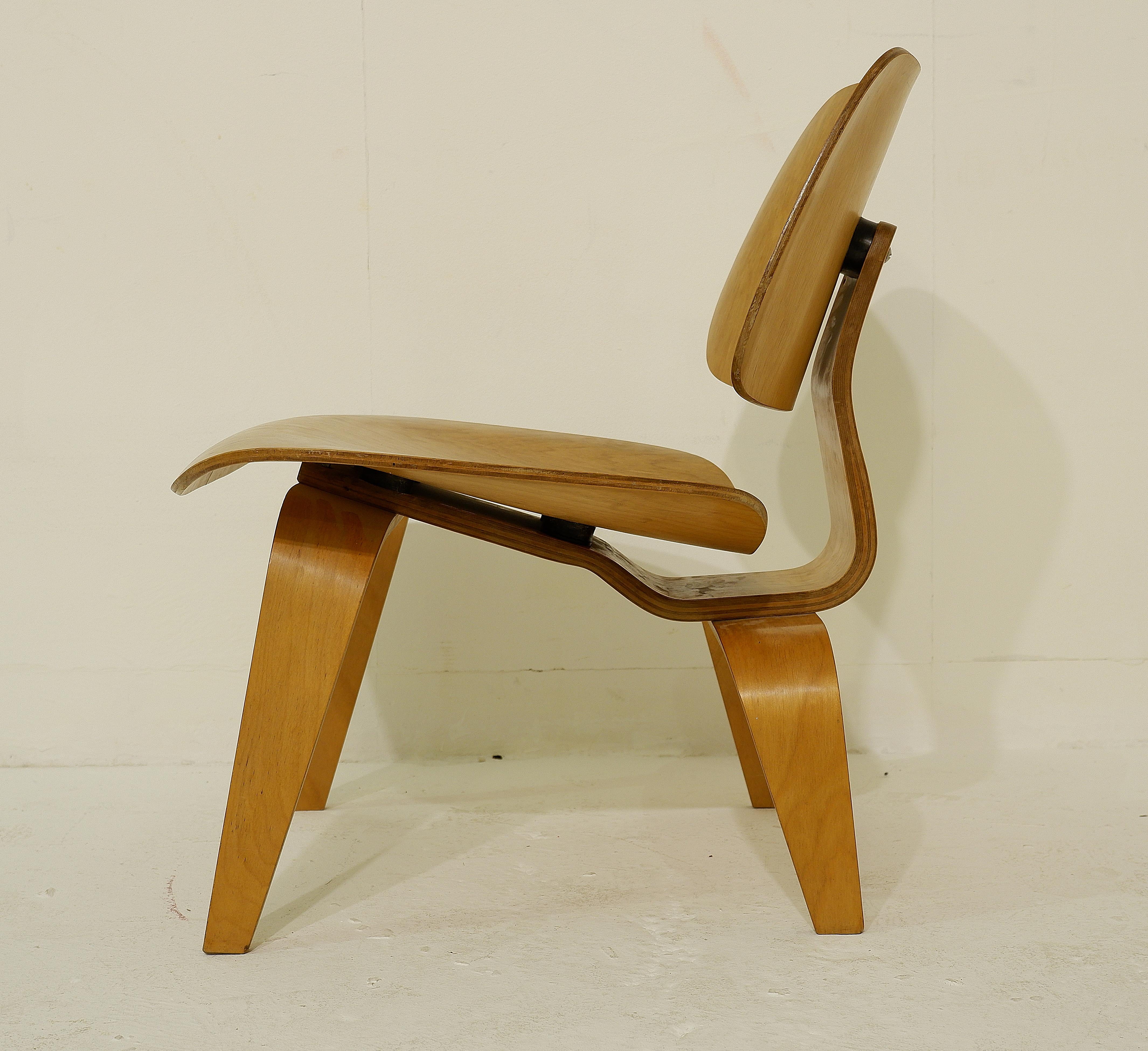 Mid-20th Century Chair Model DCW in Molded Plywood, First Edition by Charles & Ray Eames
