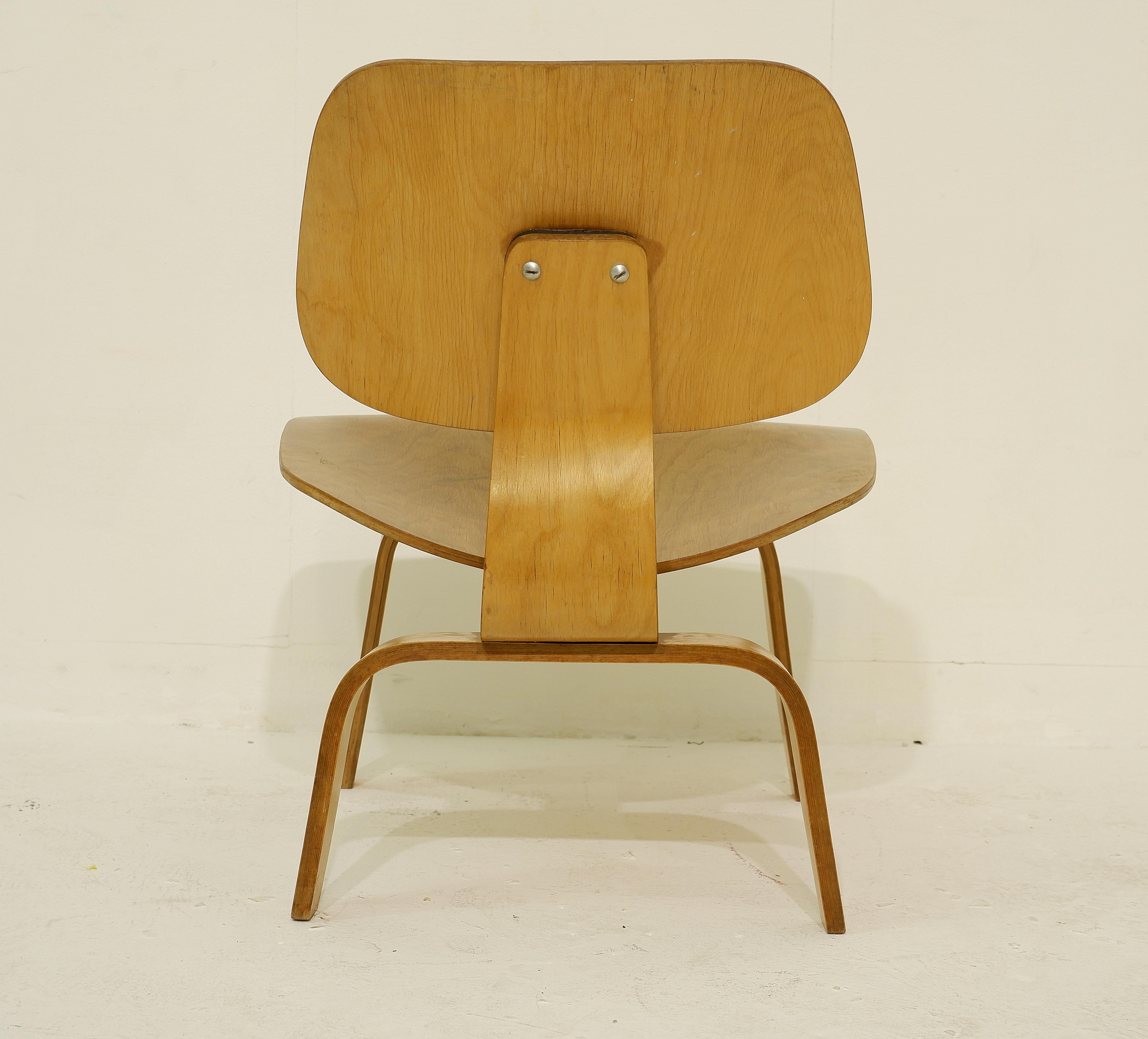 Chair Model DCW in Molded Plywood, First Edition by Charles & Ray Eames 2