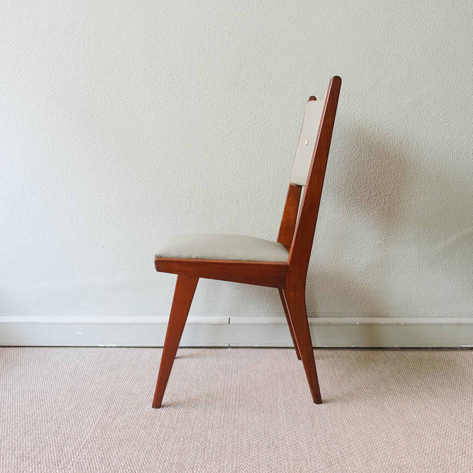 This chair, model 