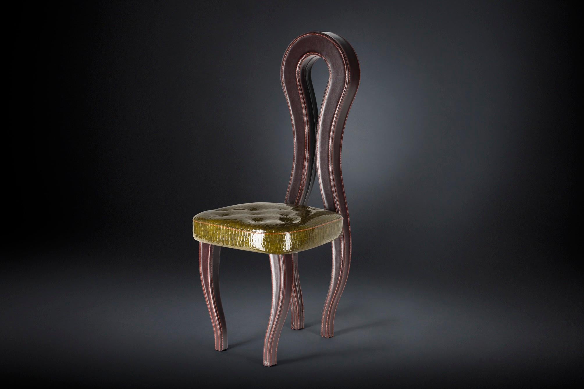 XXIe siècle et contemporain Chaise nouvelle silhouette, résine et cuir, Italie en vente